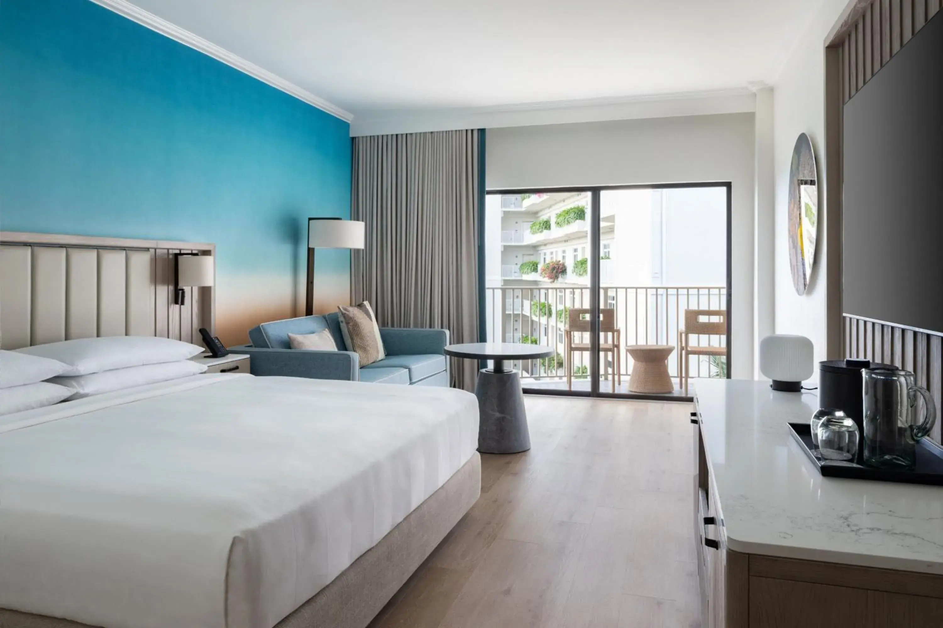 Deluxe King Room with Balcony in Grand Cayman Marriott Resort Deluxe King Room with Balcony in Grand Cayman Marriott Resort