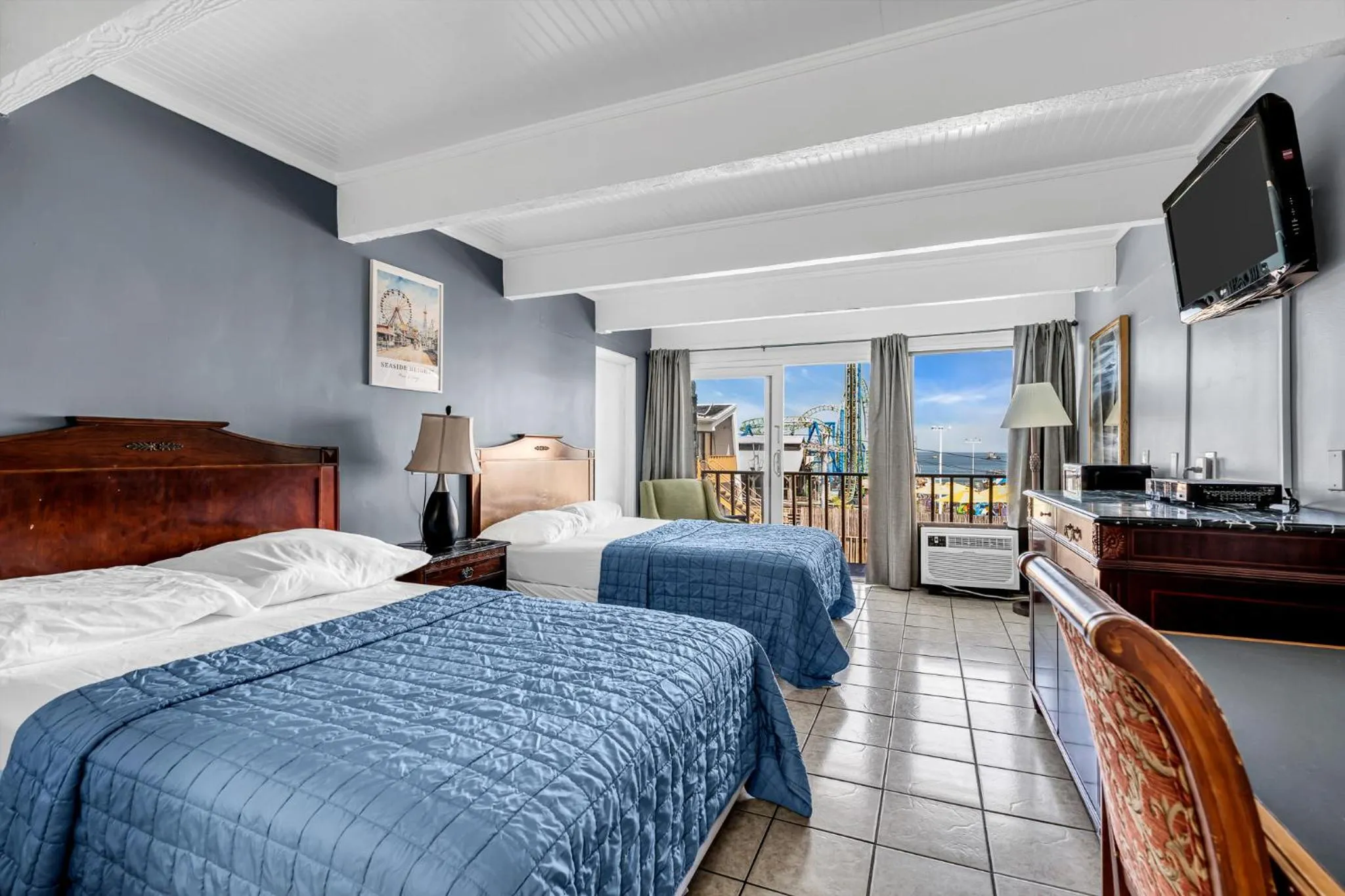 Bedroom, Bed in Aztec Ocean Resort