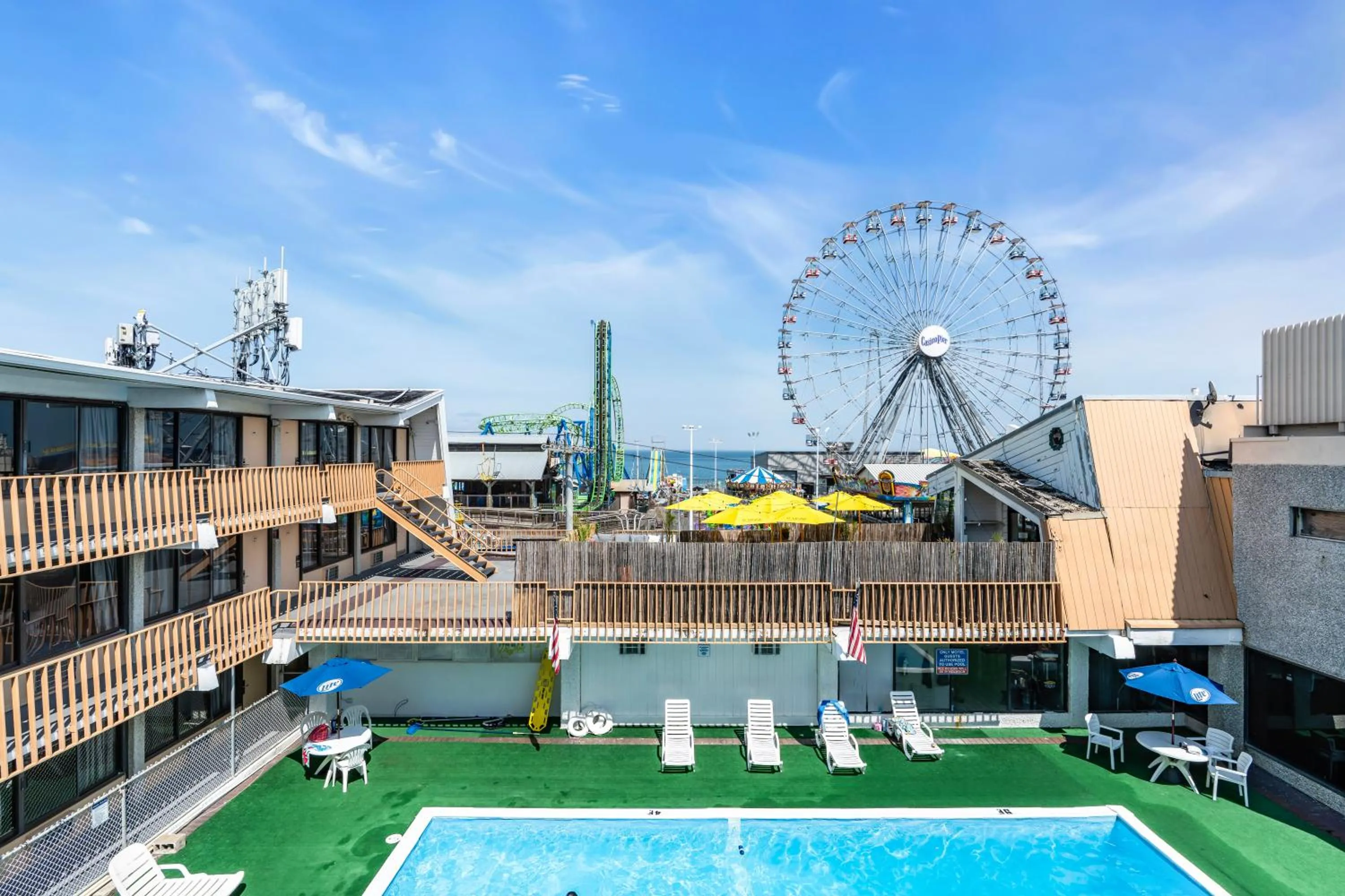 Swimming pool in Aztec Ocean Resort