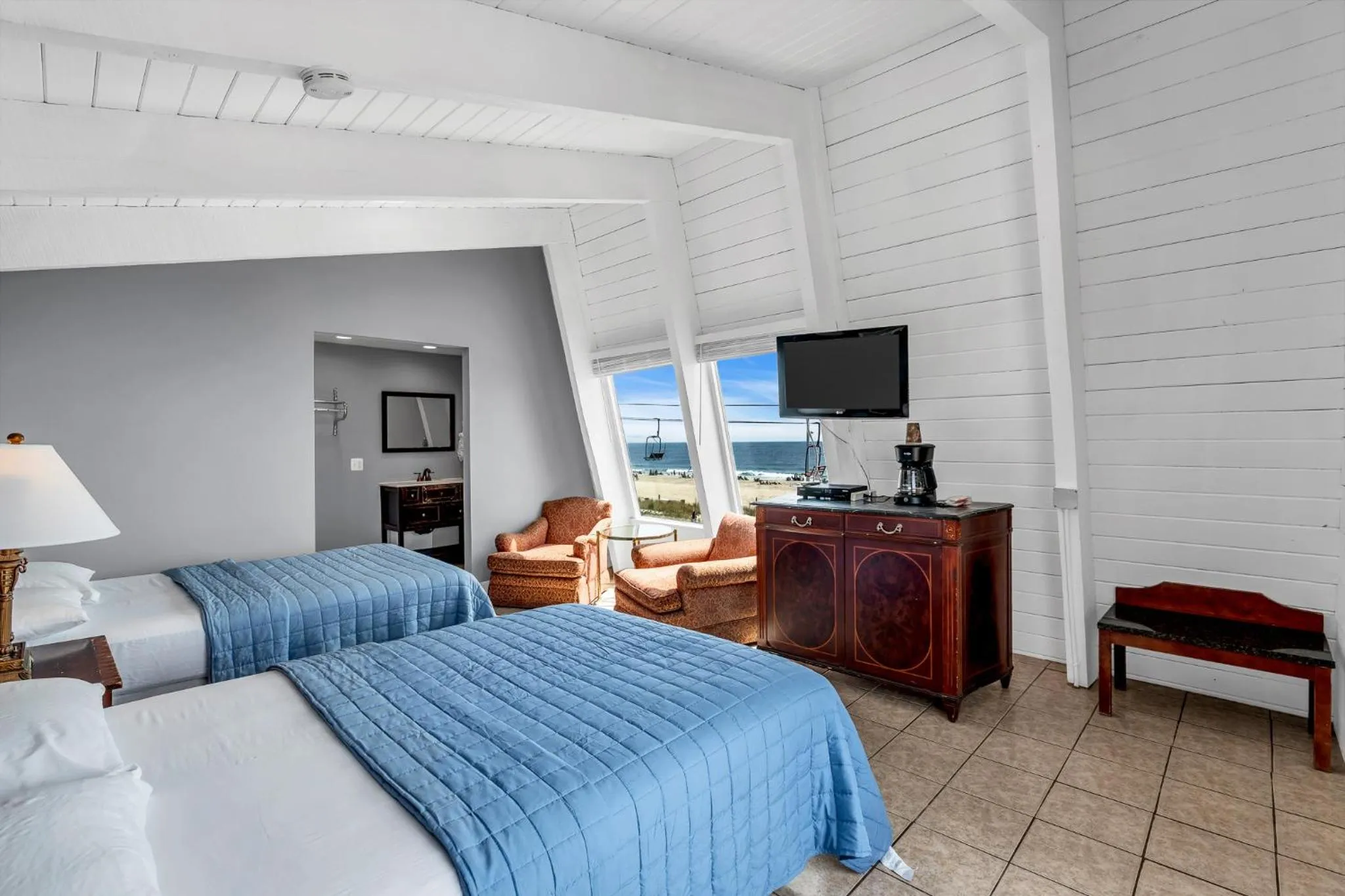 Bedroom, Bed in Aztec Ocean Resort