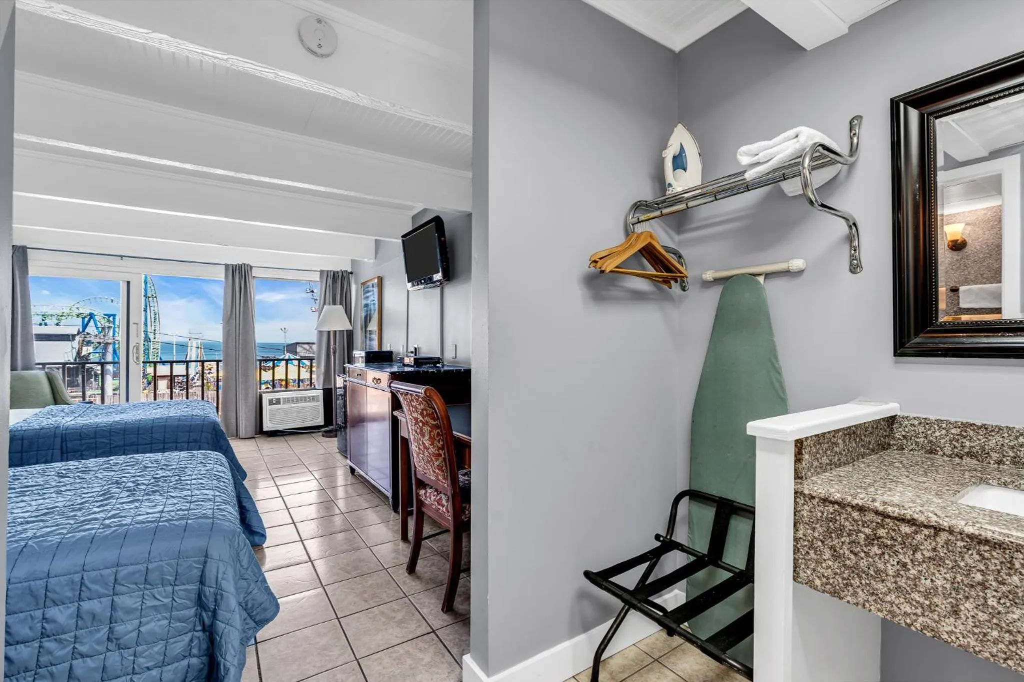 Bedroom, Bed in Aztec Ocean Resort