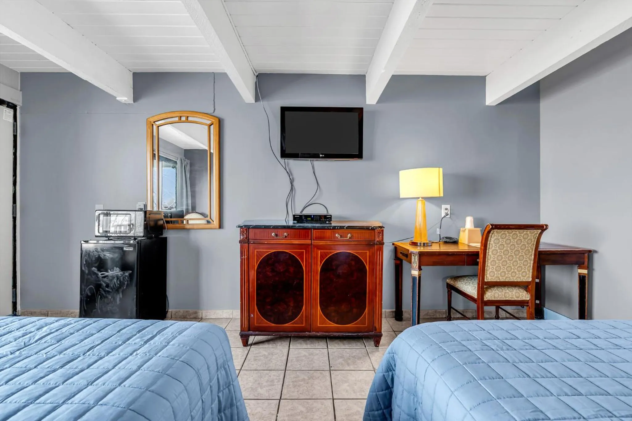 TV and multimedia, Bed in Aztec Ocean Resort