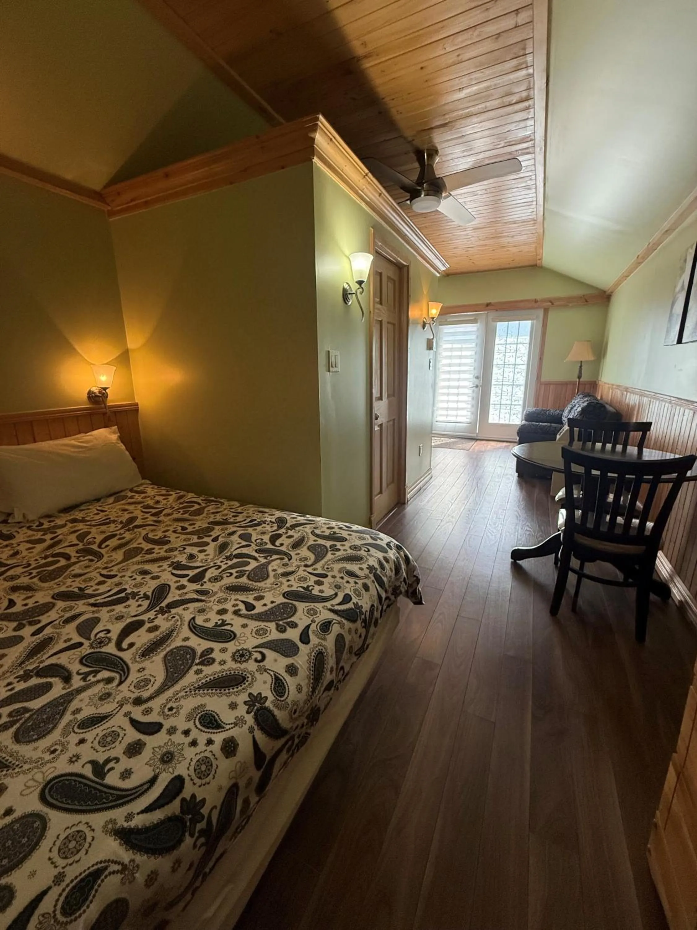 Bed in La Galouine Auberge