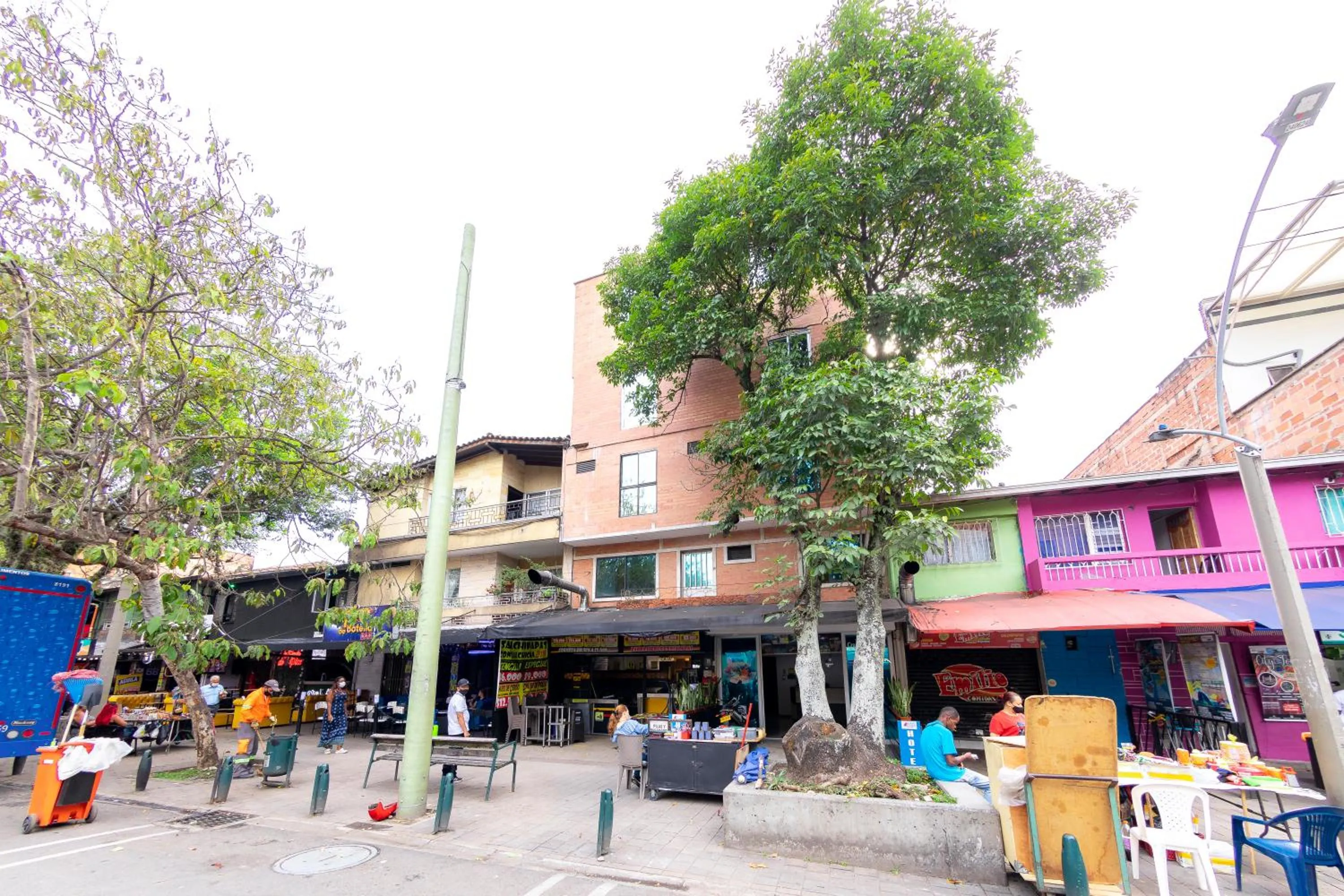 Property building in Ayenda Florida Nueva