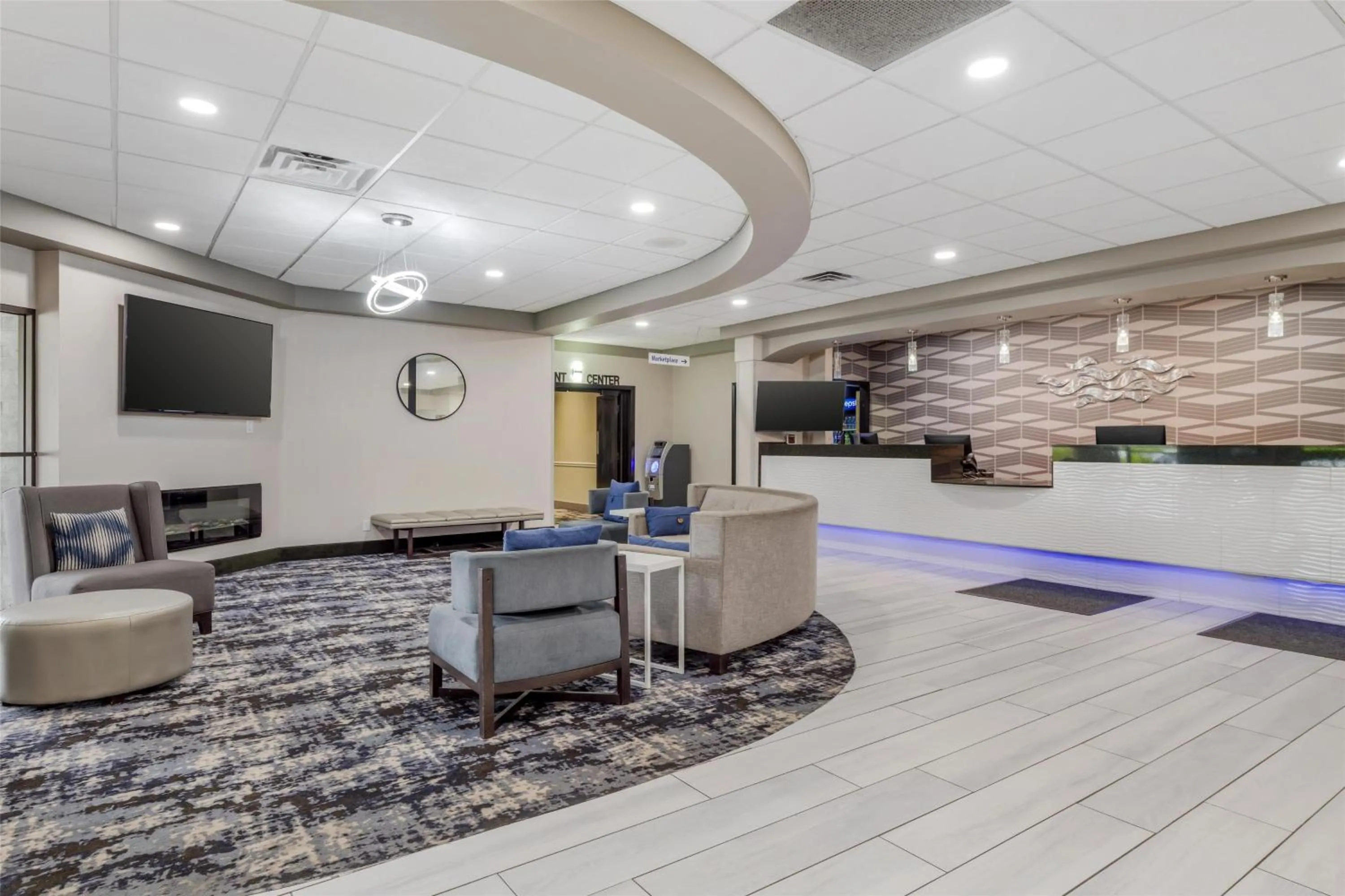 Lobby or reception in Best Western Rochester Hotel Mayo Clinic Area/ St. Mary's