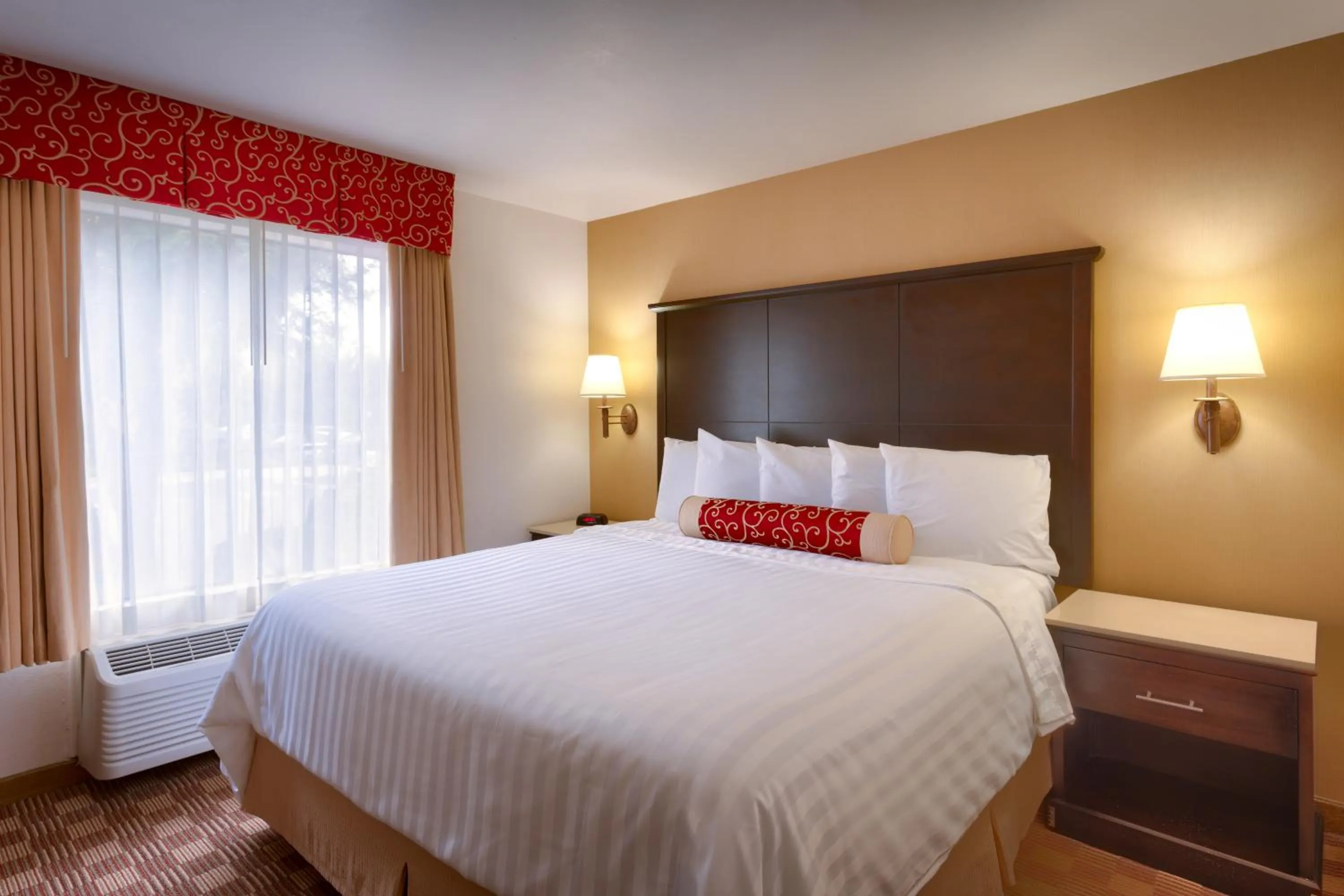 Bed in Cortona Inn and Suites Anaheim Resort