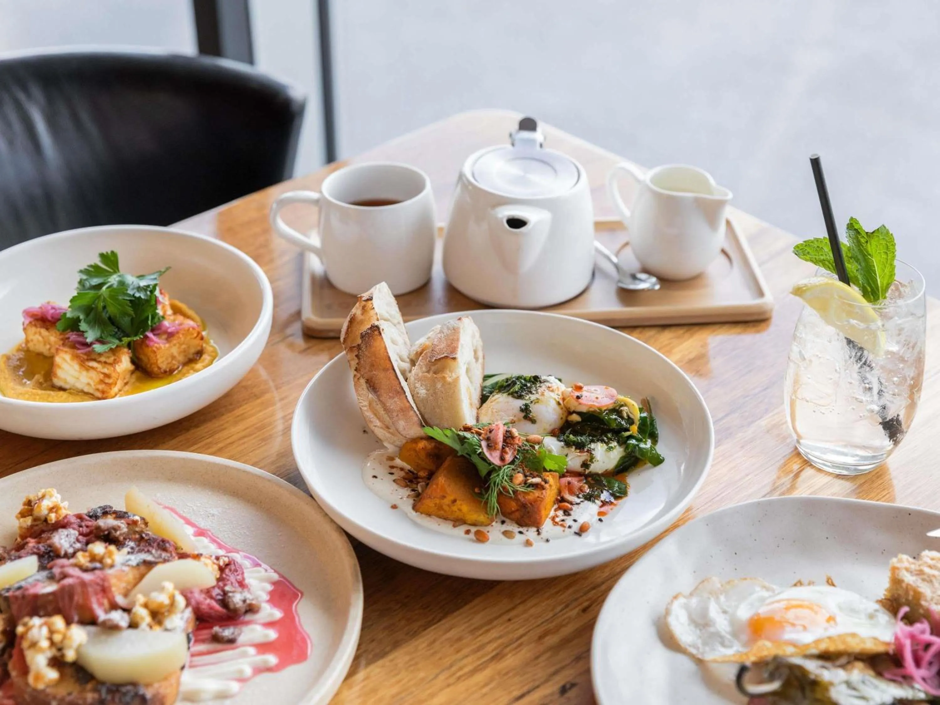 Breakfast in Peppers Silo Launceston