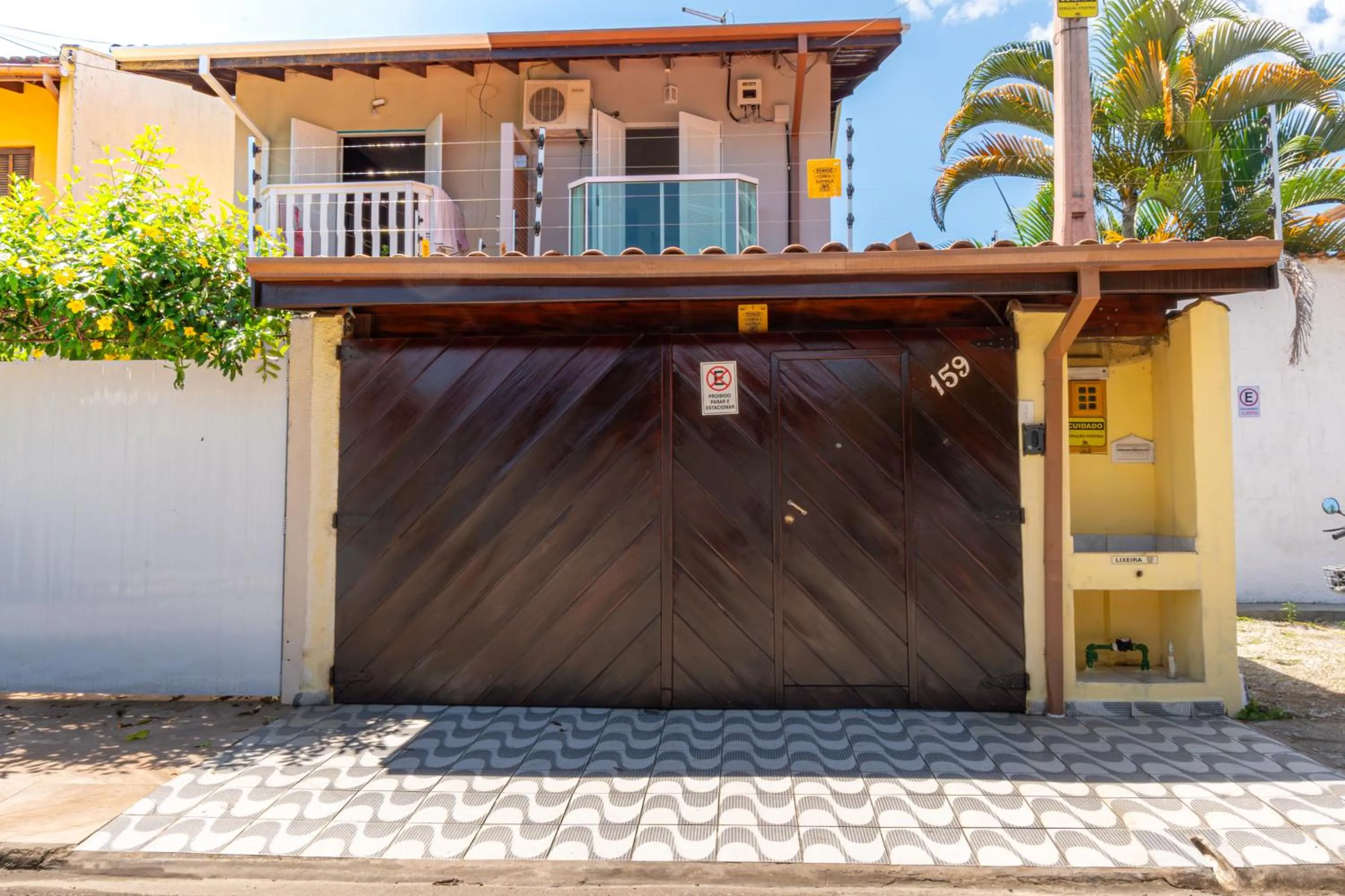 Property building in Casa Gomes no Point de Itaguá