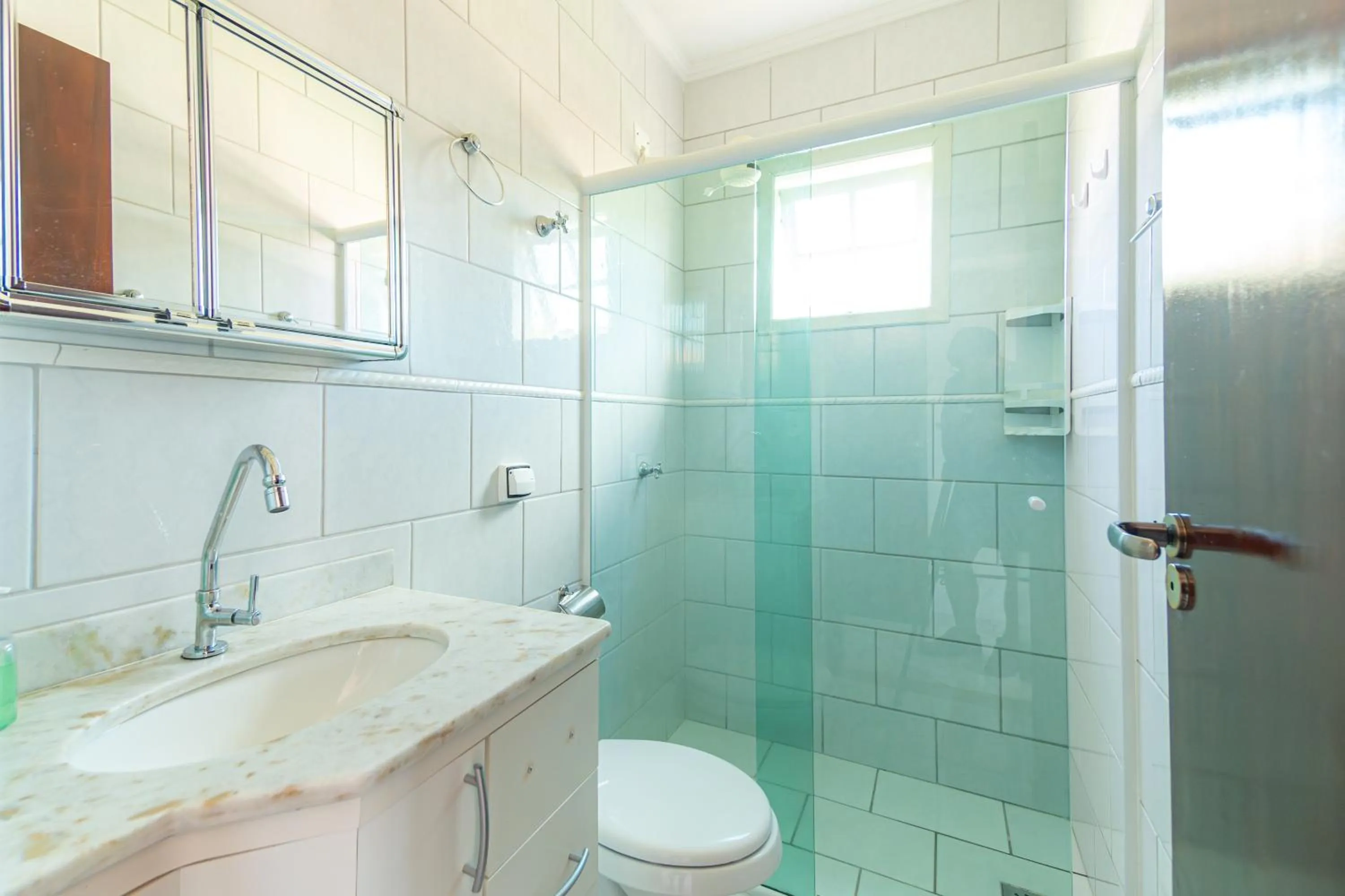 Shower in Casa Gomes no Point de Itaguá