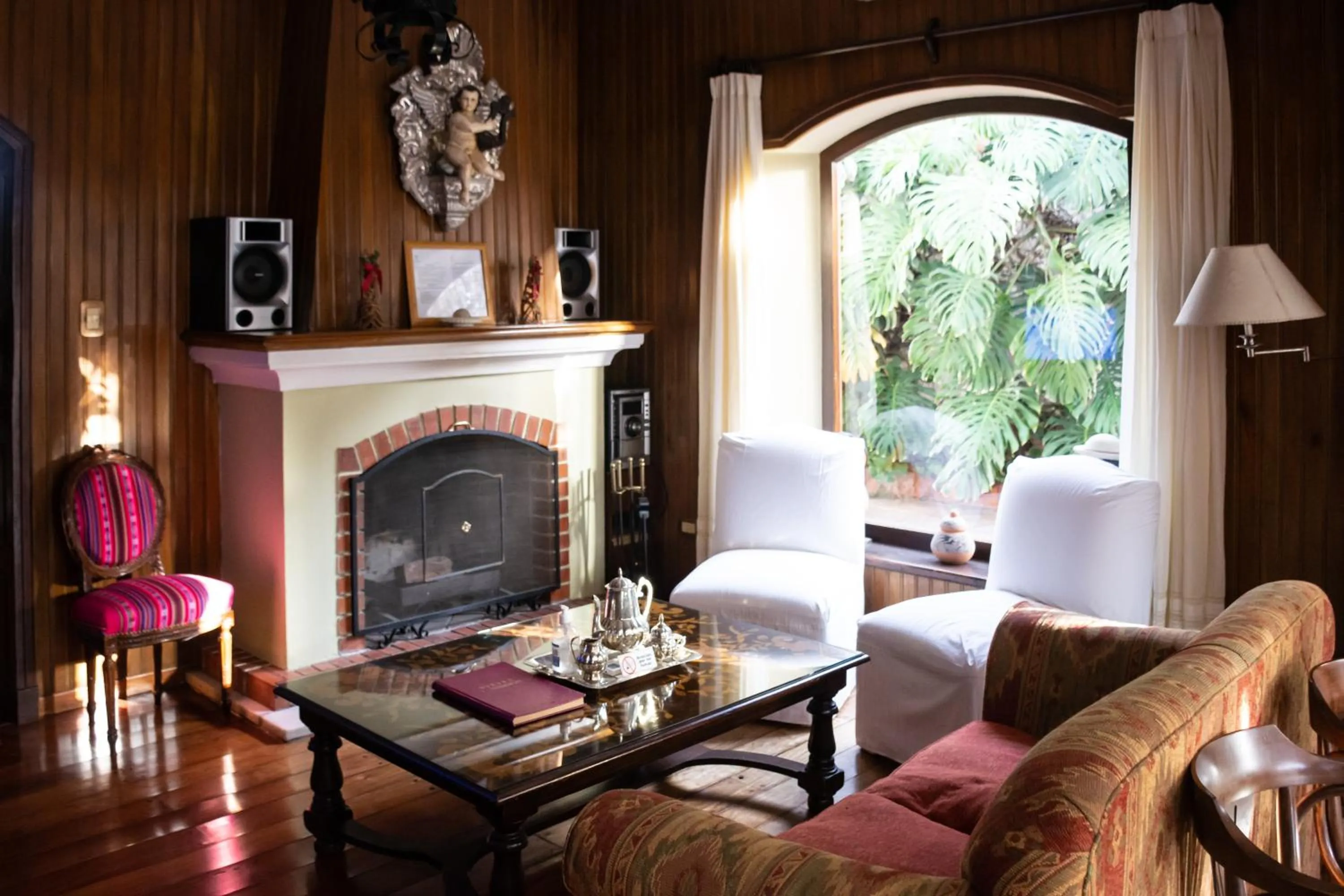 Communal lounge/ TV room in Hotel Boutique La Candela