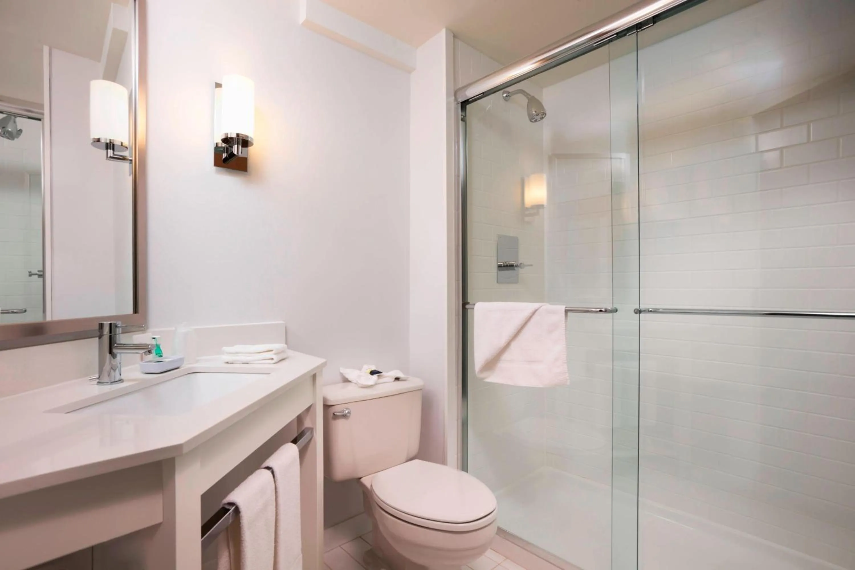 Bathroom in Four Points by Sheraton Mall of America Minneapolis Airport