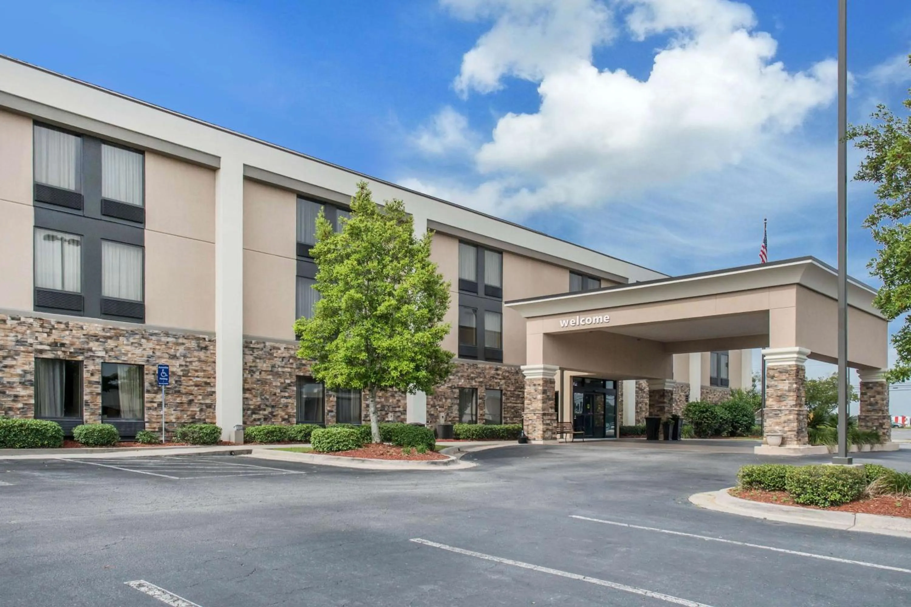Property building in Hampton Inn Douglas