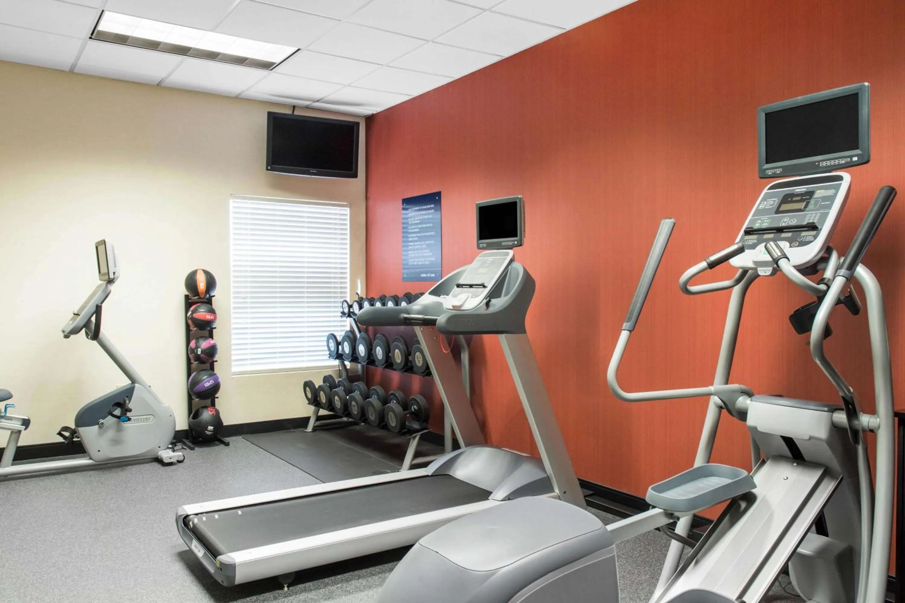 Fitness centre/facilities in Hampton Inn Douglas