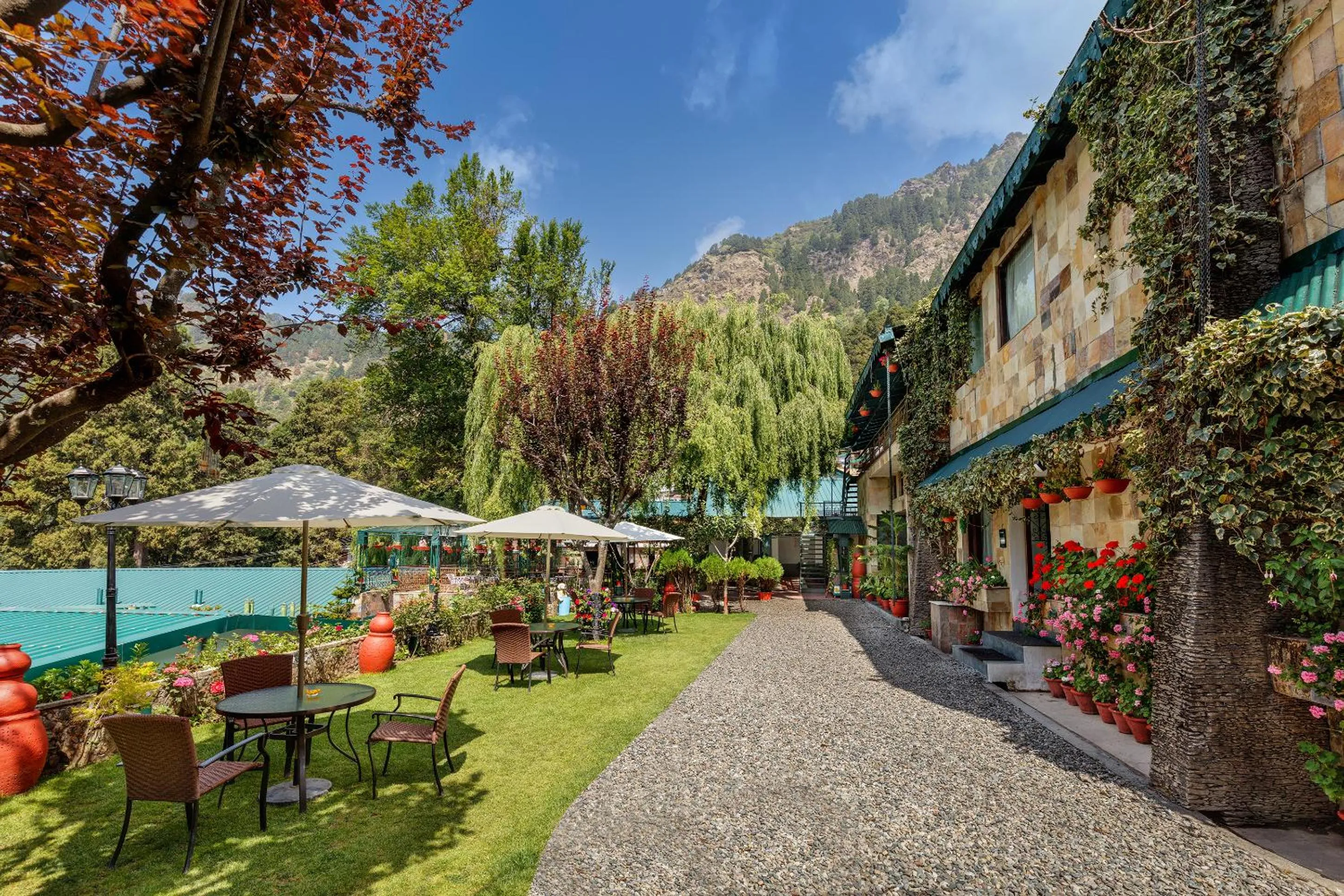 Garden in Shervani Hilltop Resort