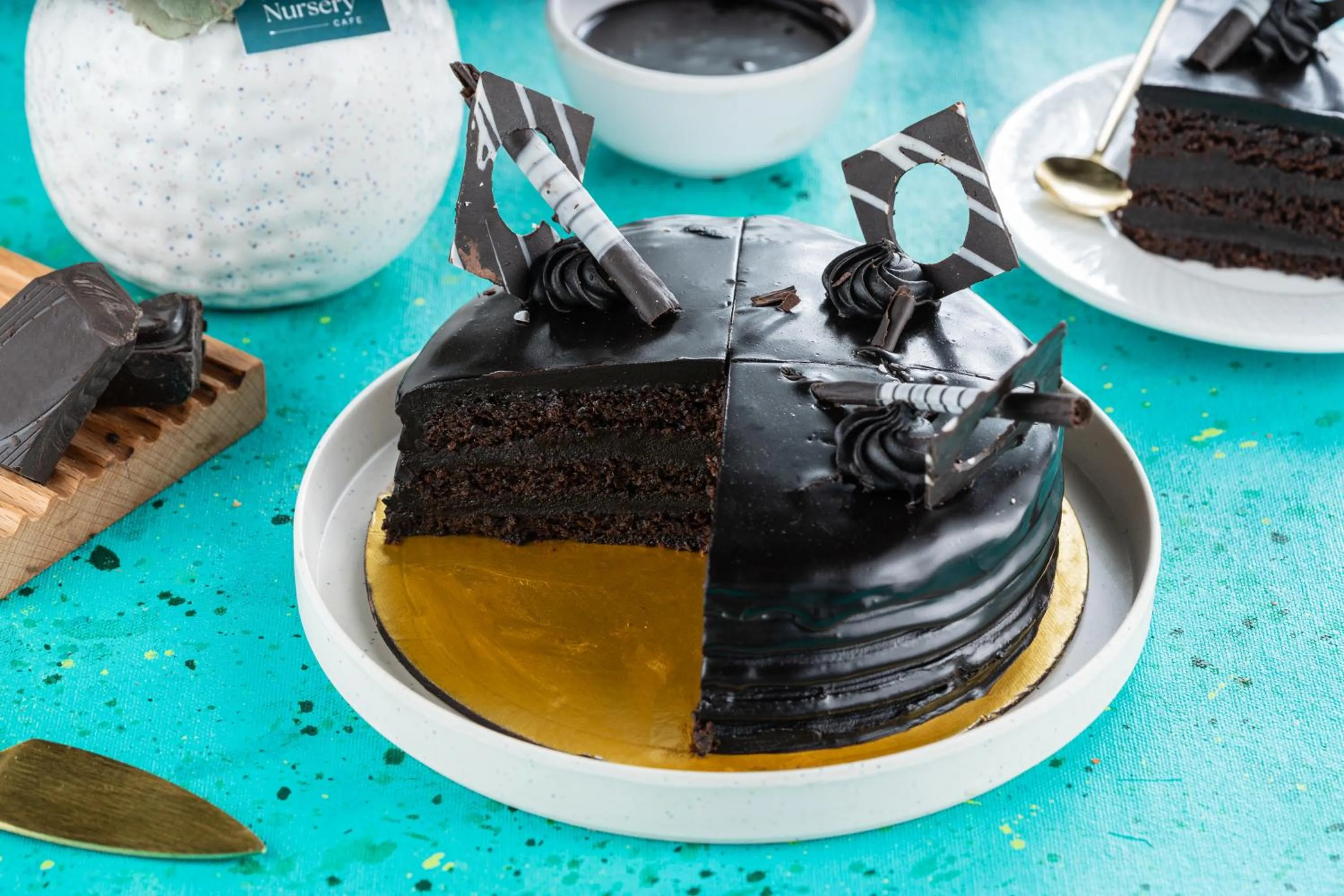 Restaurant/places to eat in Shervani Hilltop Resort