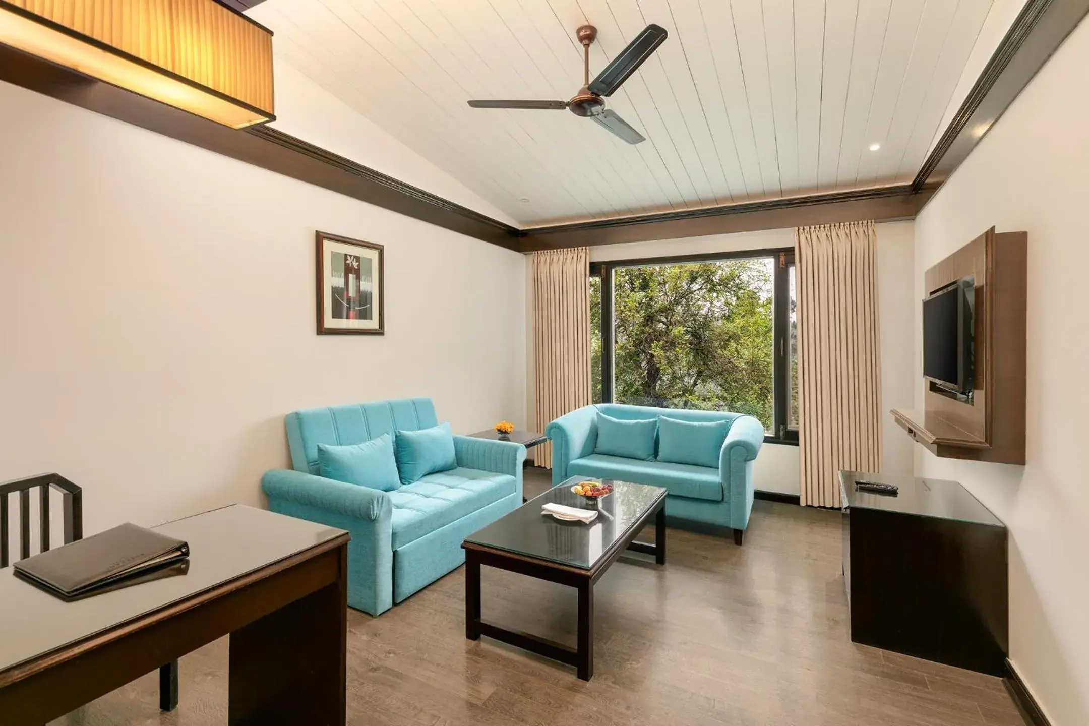 Suite with complimentary shuttle to Mall Road till 7 pm in Shervani Hilltop Resort Suite with complimentary shuttle to Mall Road till 7 pm in Shervani Hilltop Resort