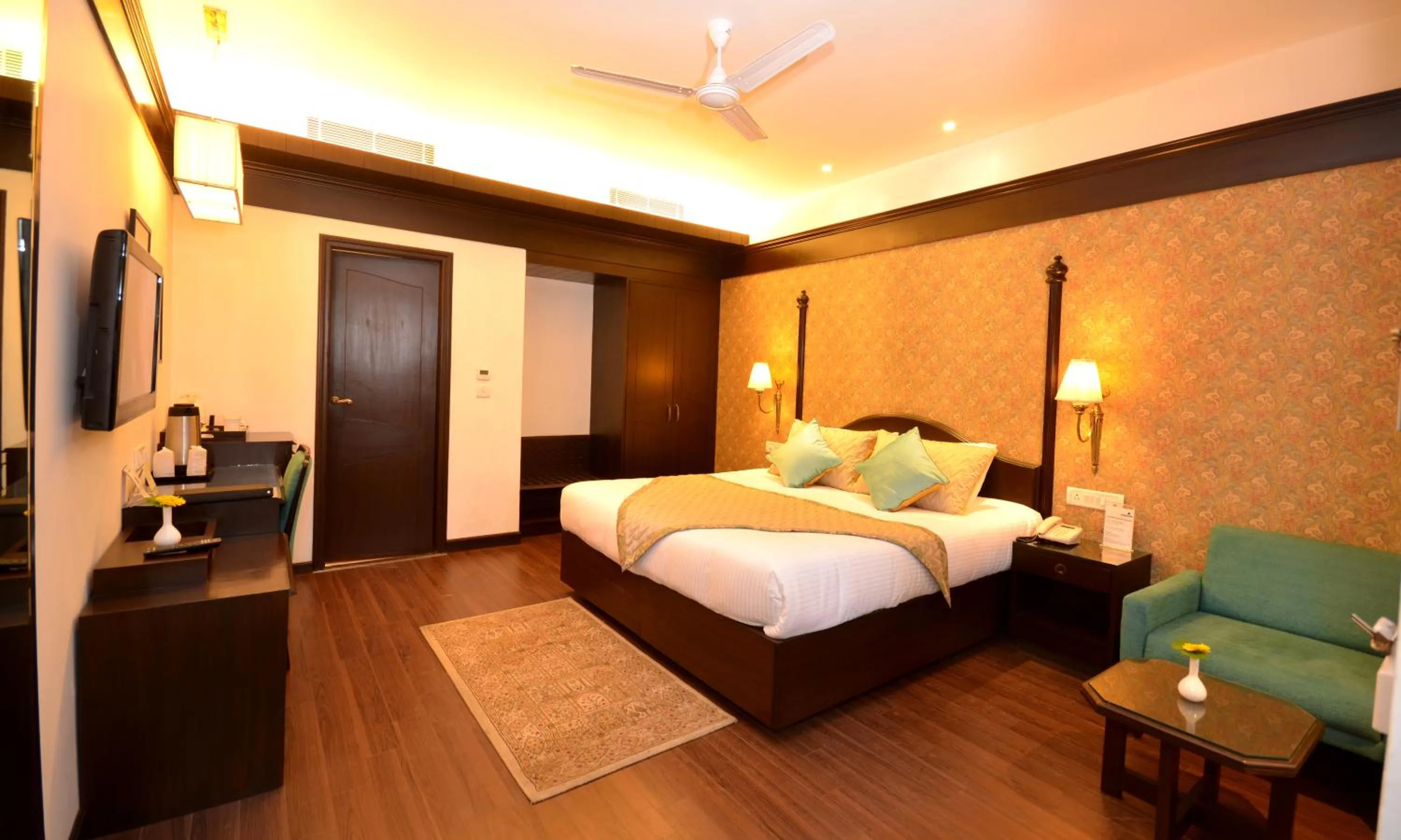 Photo of the whole room, Bed in Shervani Hilltop Resort