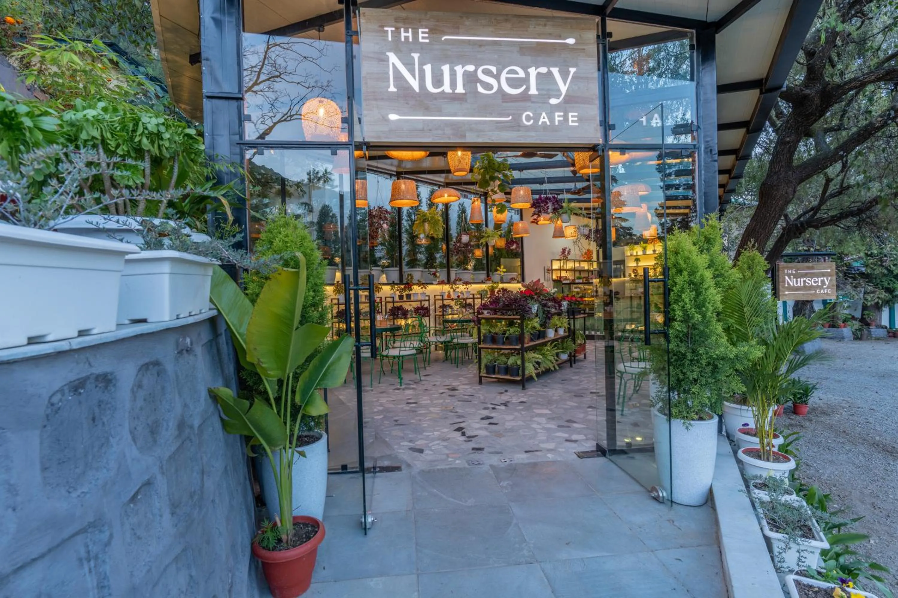 Restaurant/places to eat in Shervani Hilltop Resort