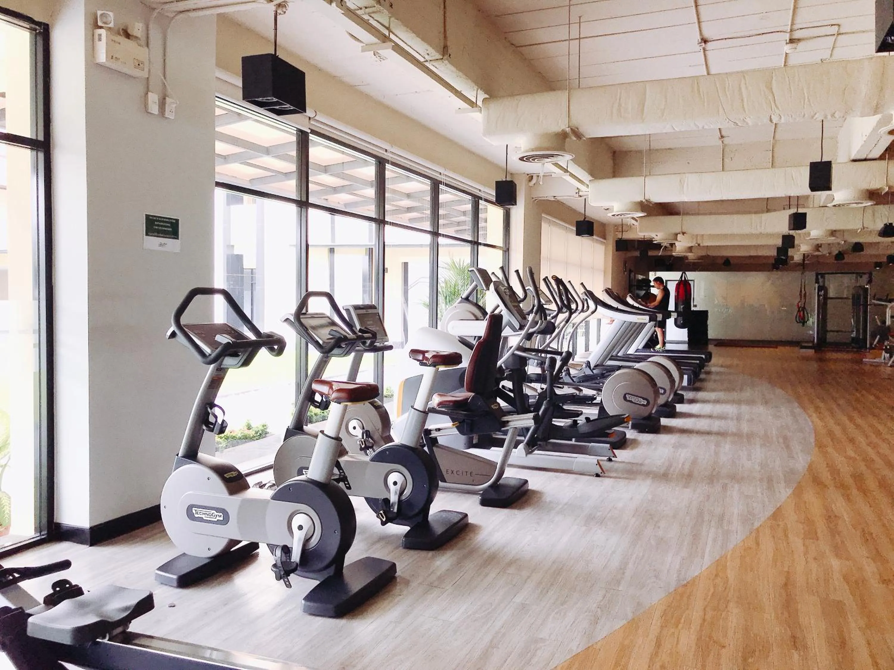 Fitness centre/facilities in Eastin Thana City Golf Resort Bangkok