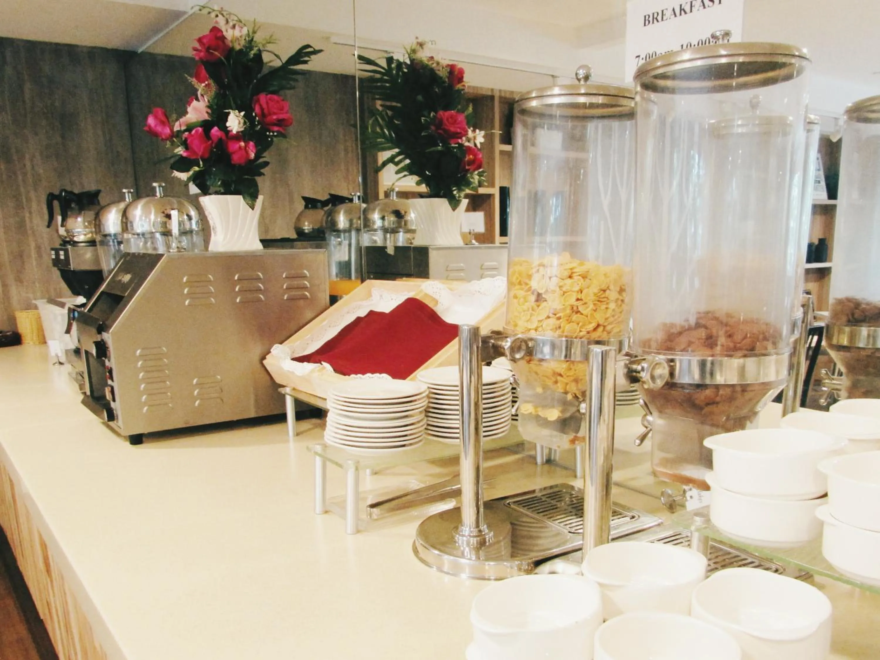 Restaurant/places to eat in RELC International Hotel