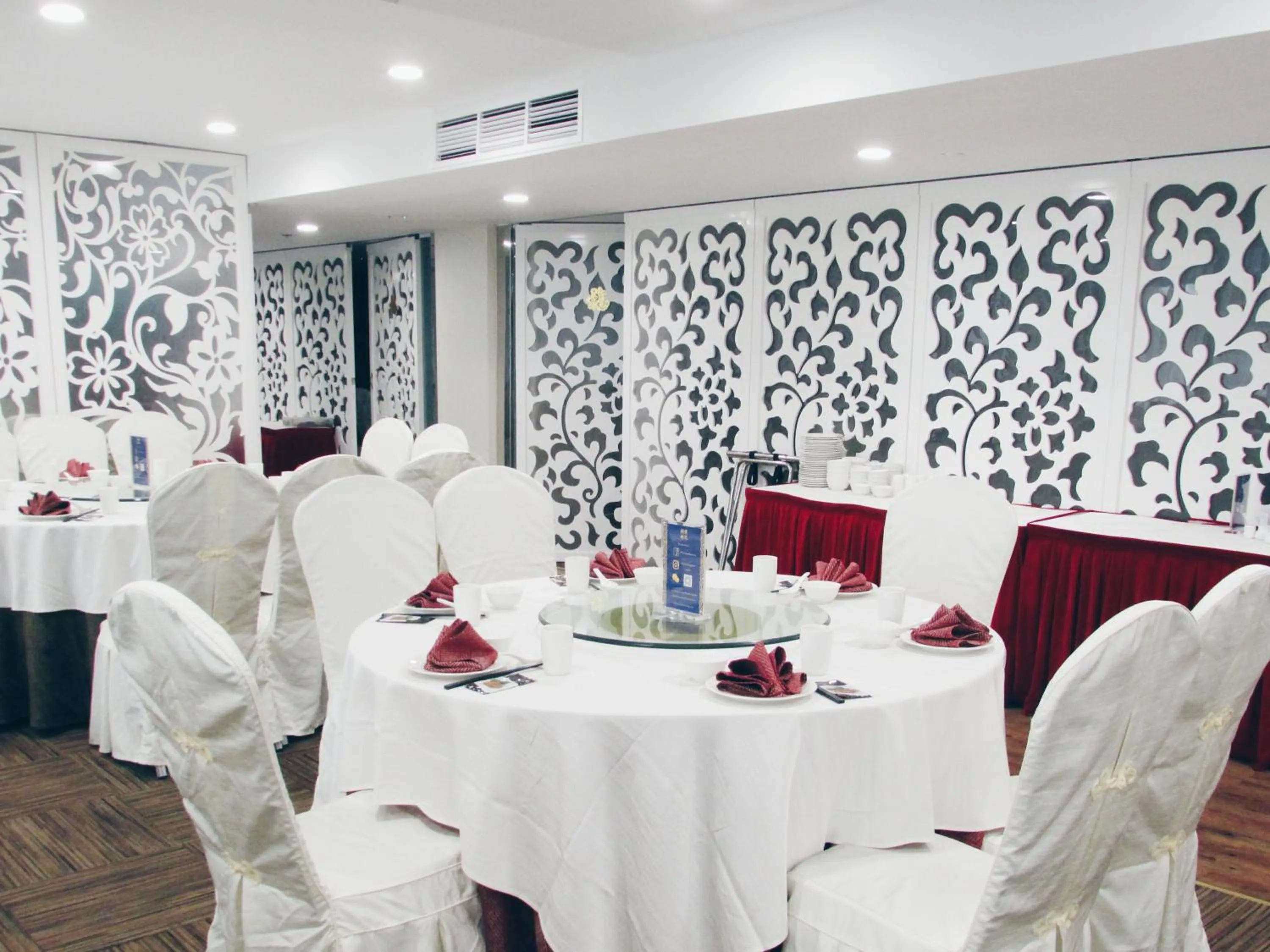 Restaurant/places to eat in RELC International Hotel
