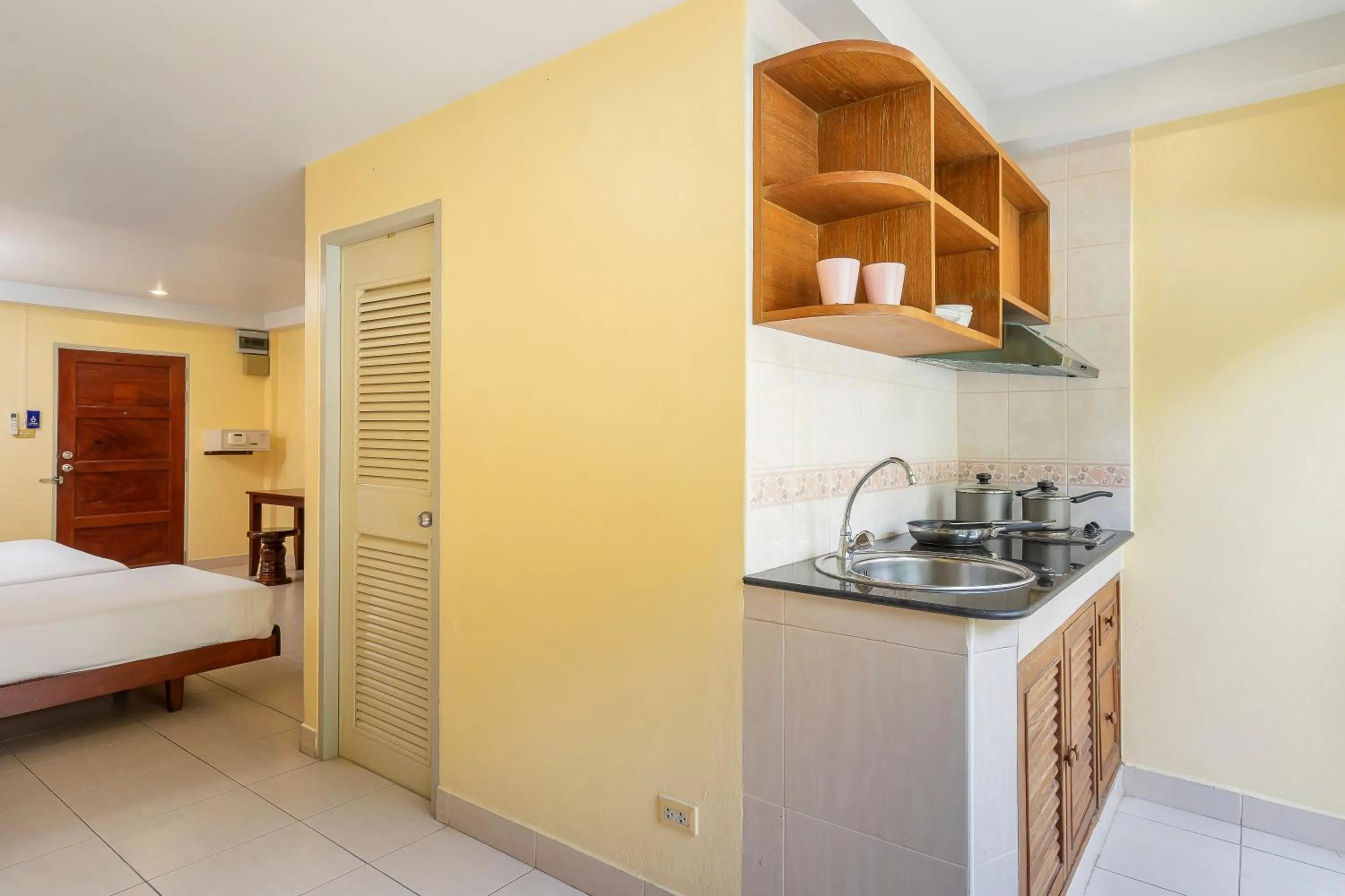 Kitchen or kitchenette, Bed in Sawasdee Place