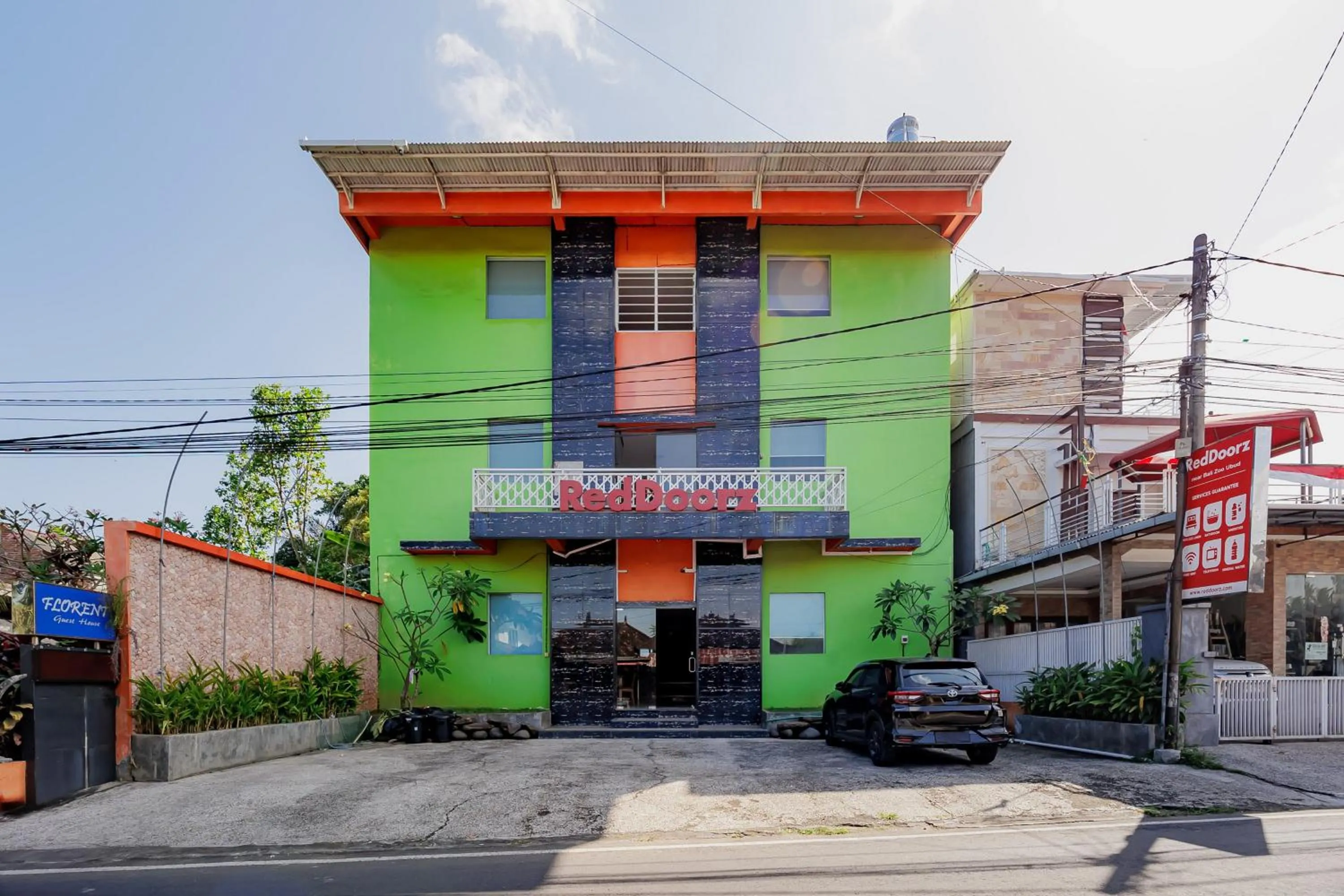 Facade/entrance in RedDoorz near Ubud Village