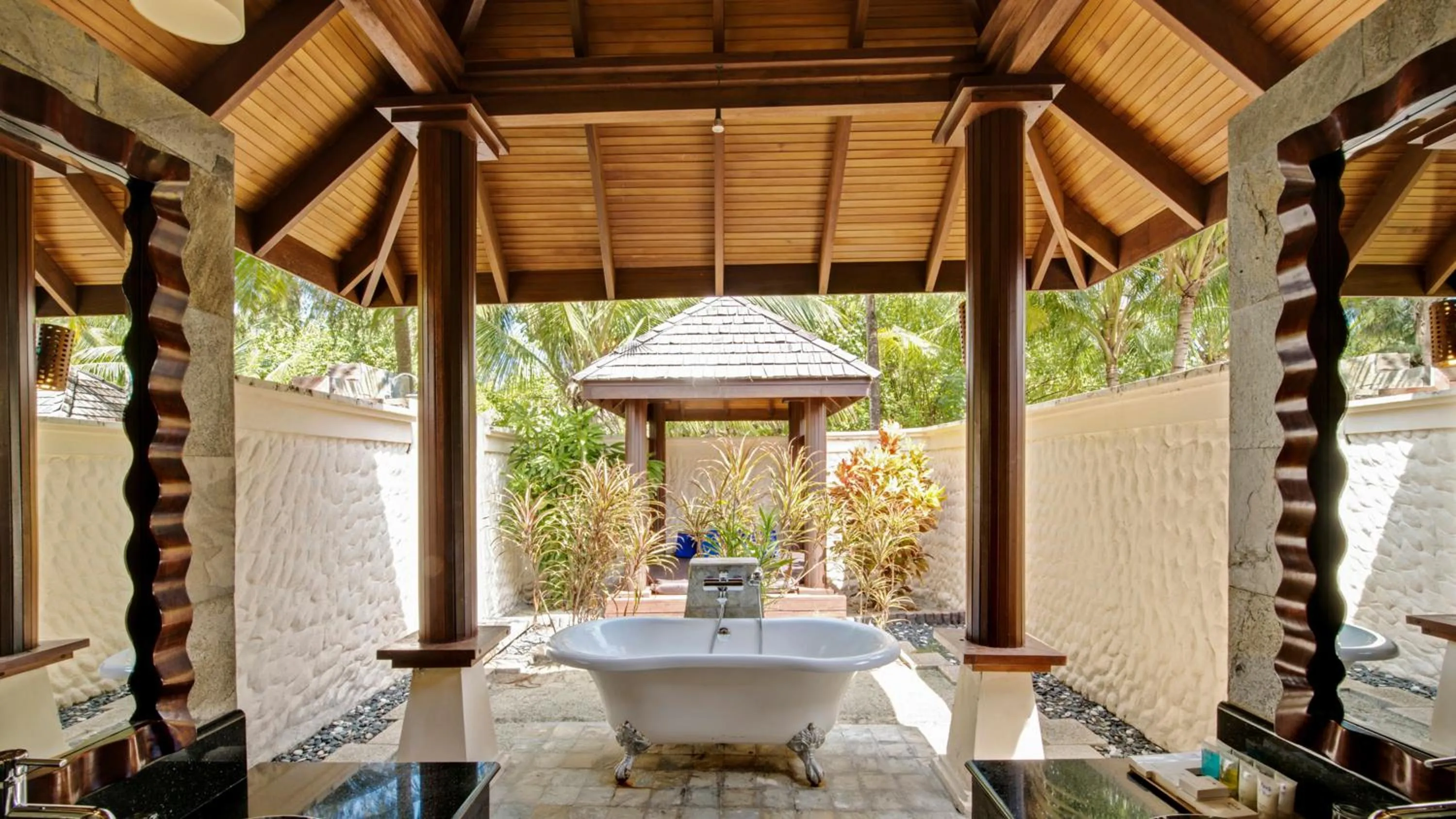Bathroom in Sun Siyam Olhuveli
