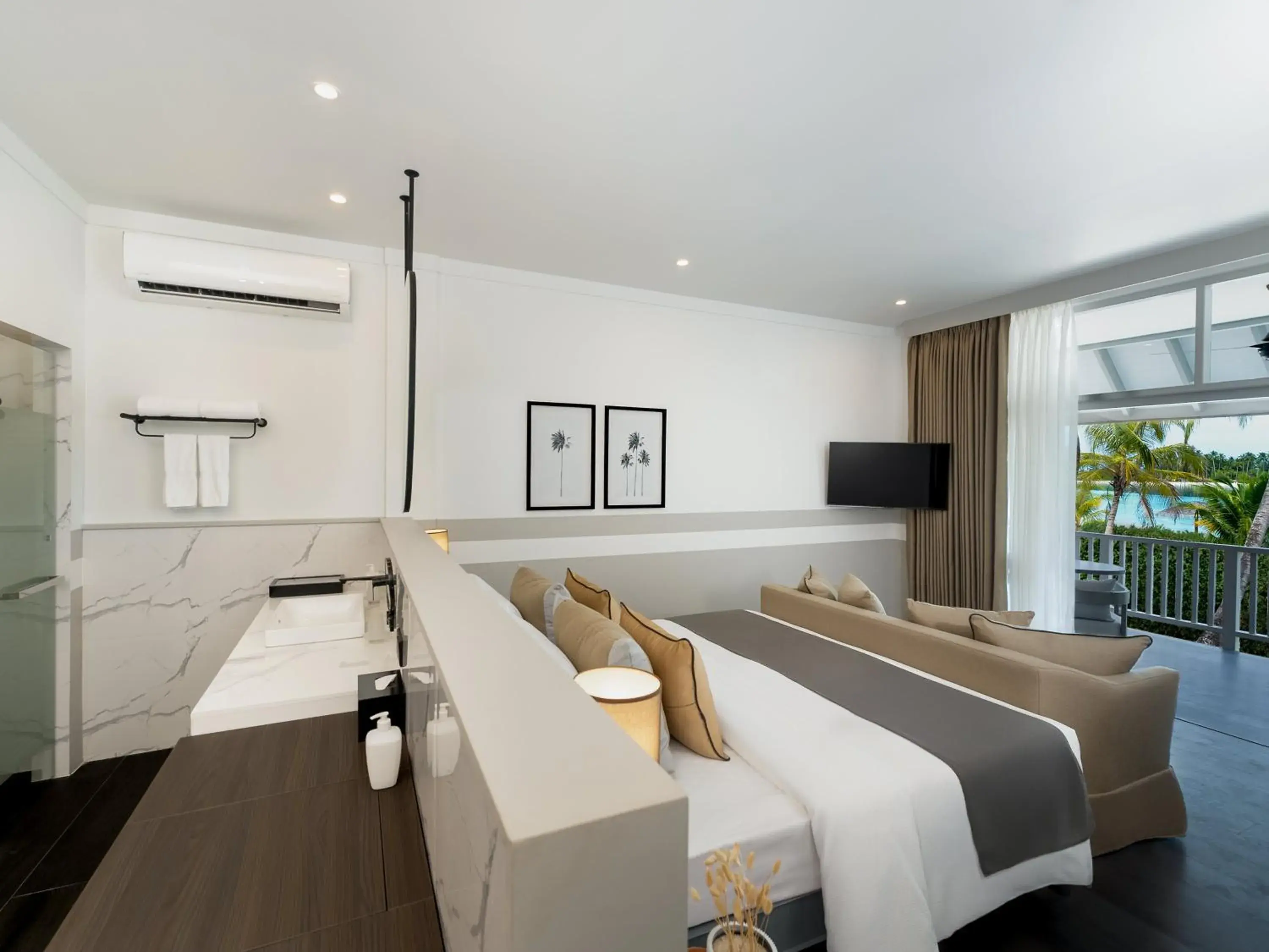 Deluxe Room in Sun Siyam Olhuveli Deluxe Room in Sun Siyam Olhuveli