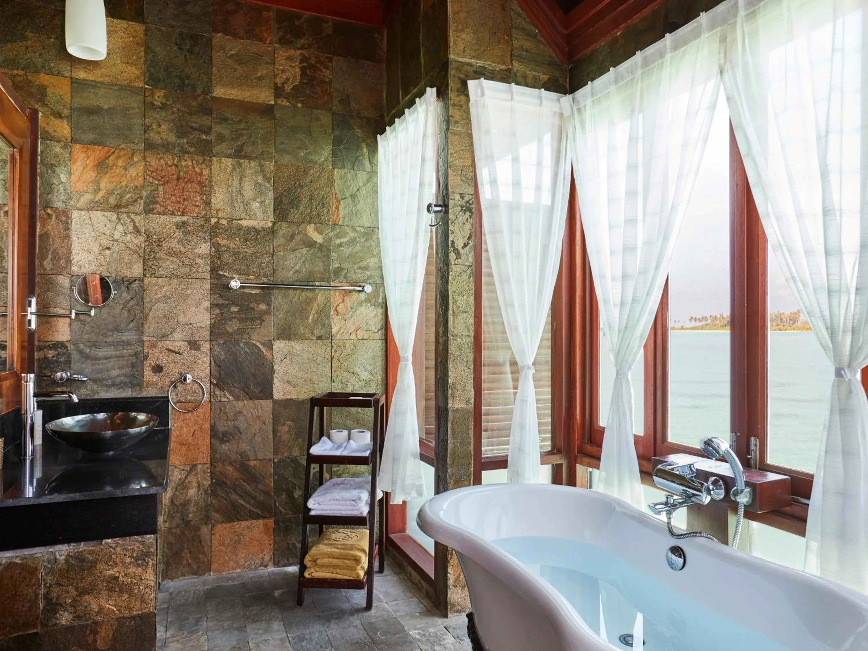 Bathroom in Sun Siyam Olhuveli