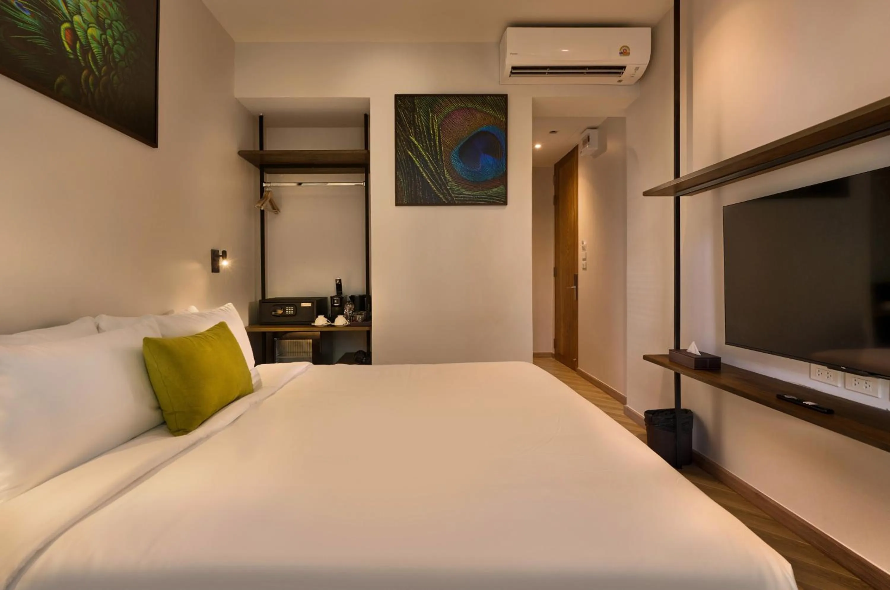 Superior Double Room in Red Door Samsen Hotel, Bangkok