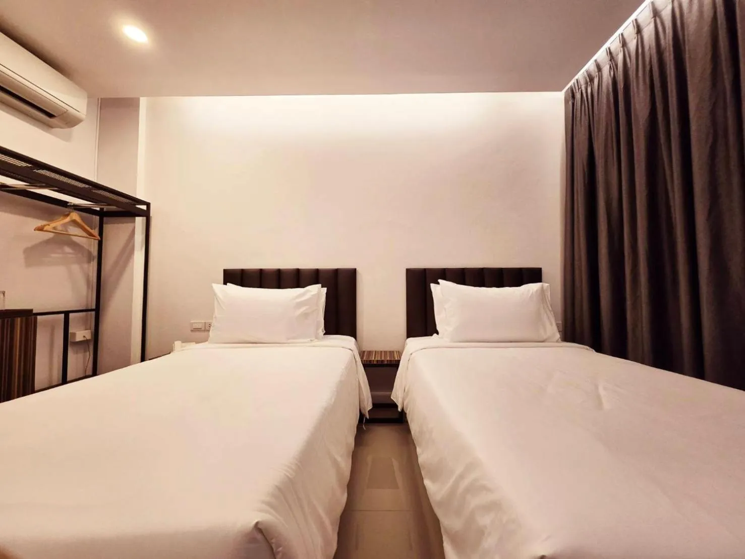 Bedroom, Bed in Red Door Samsen Hotel, Bangkok