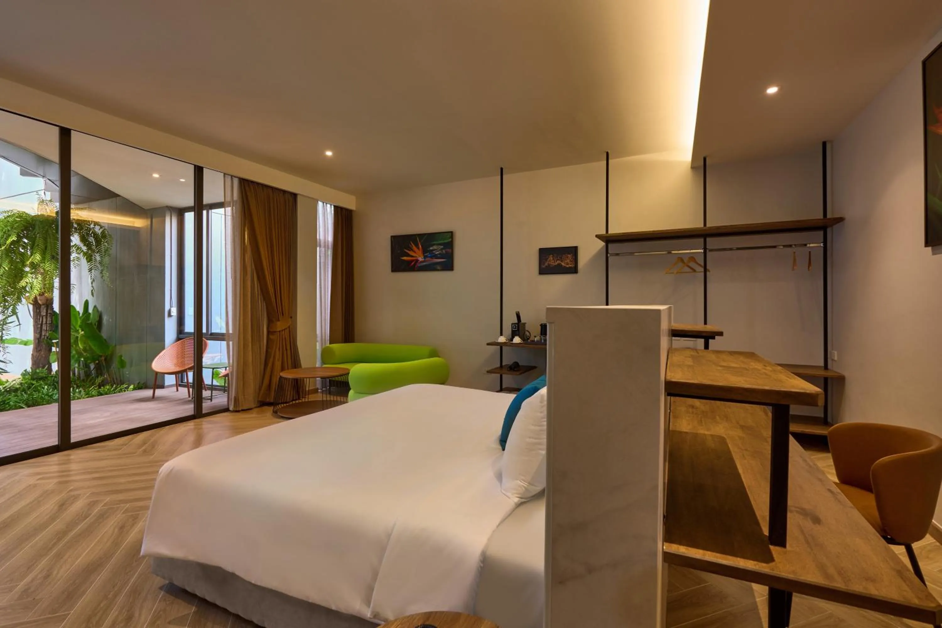 Bedroom, Bed in Red Door Samsen Hotel, Bangkok