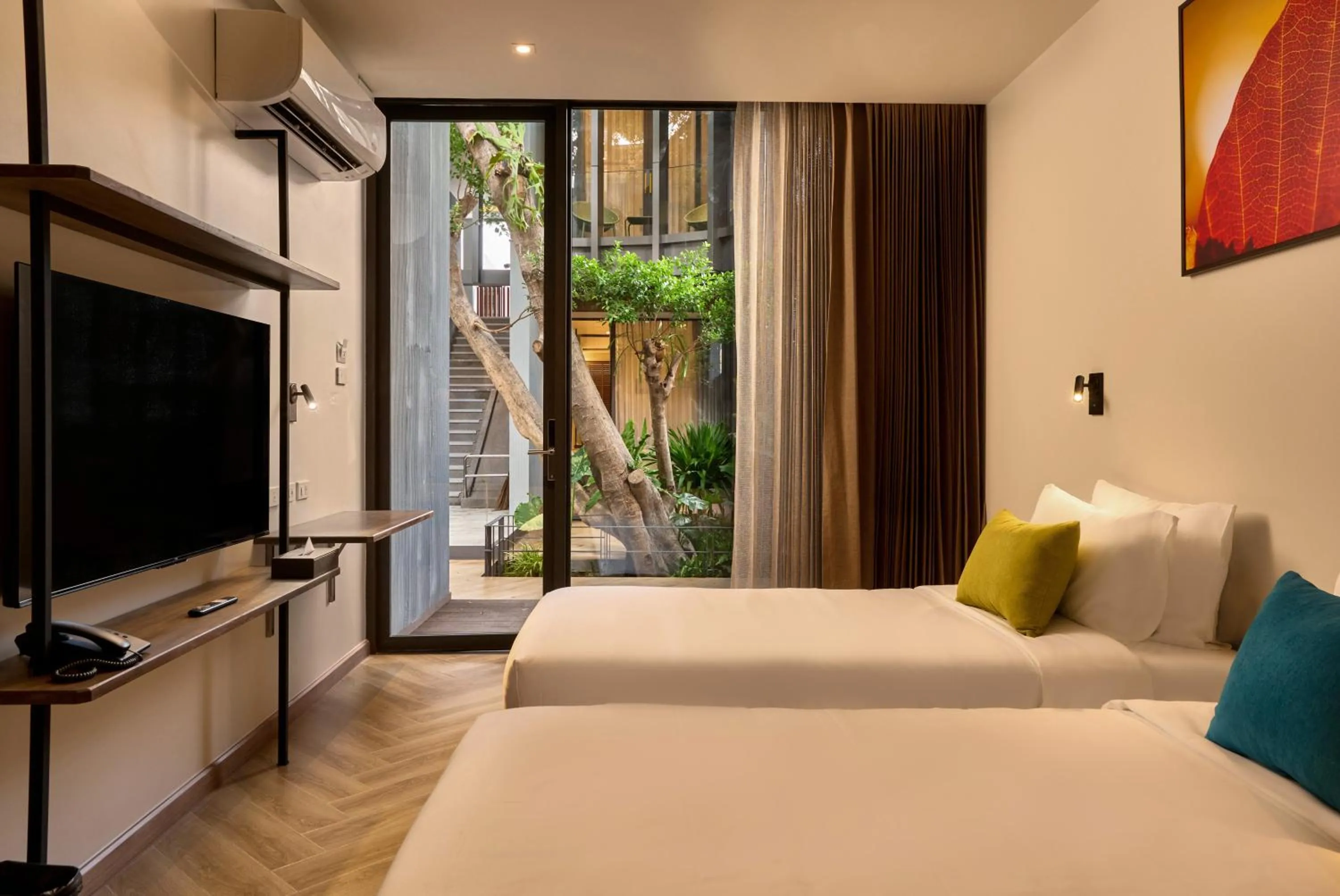 Bedroom, Bed in Red Door Samsen Hotel, Bangkok