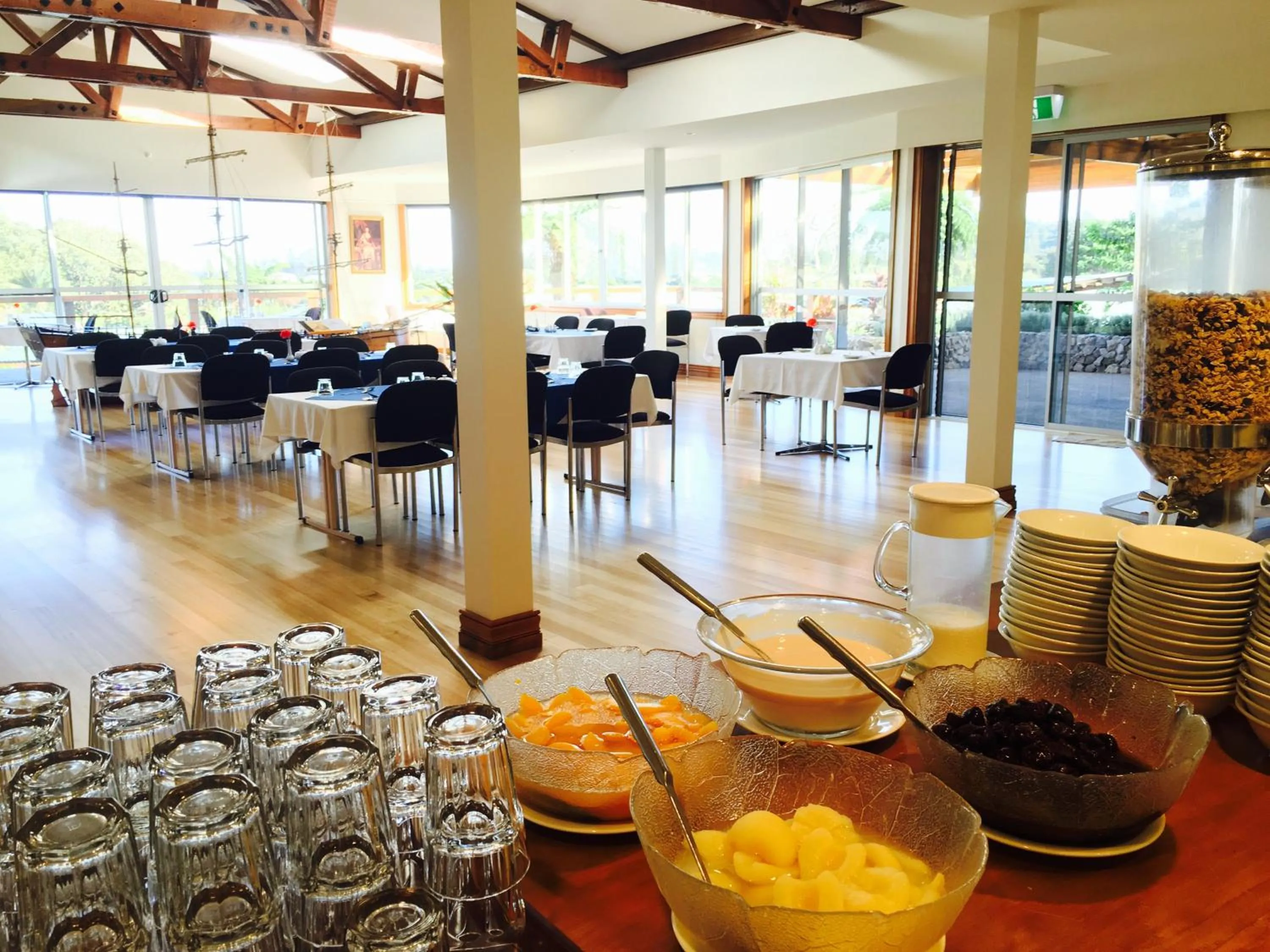 Restaurant/places to eat in South Pacific Resort Hotel