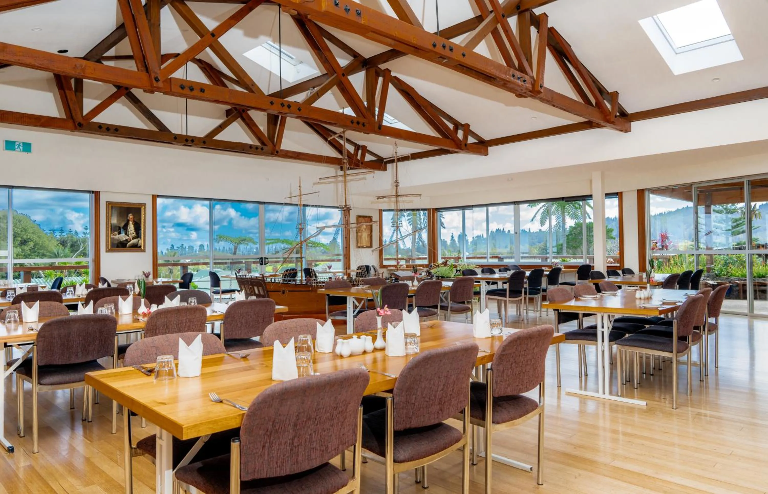 Restaurant/places to eat in South Pacific Resort Hotel