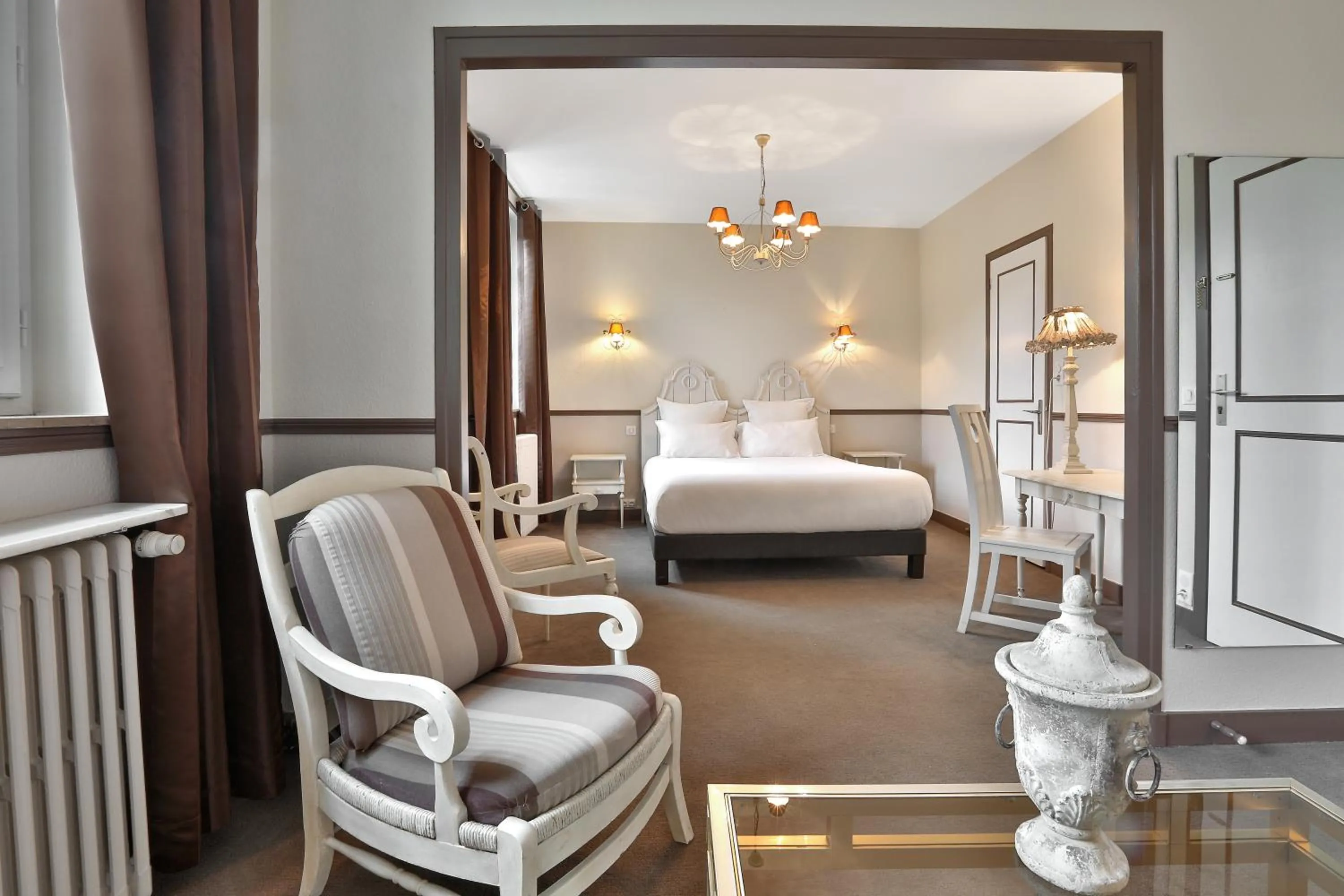 Photo of the whole room, Bed in Hotel Restaurant Charbonnel