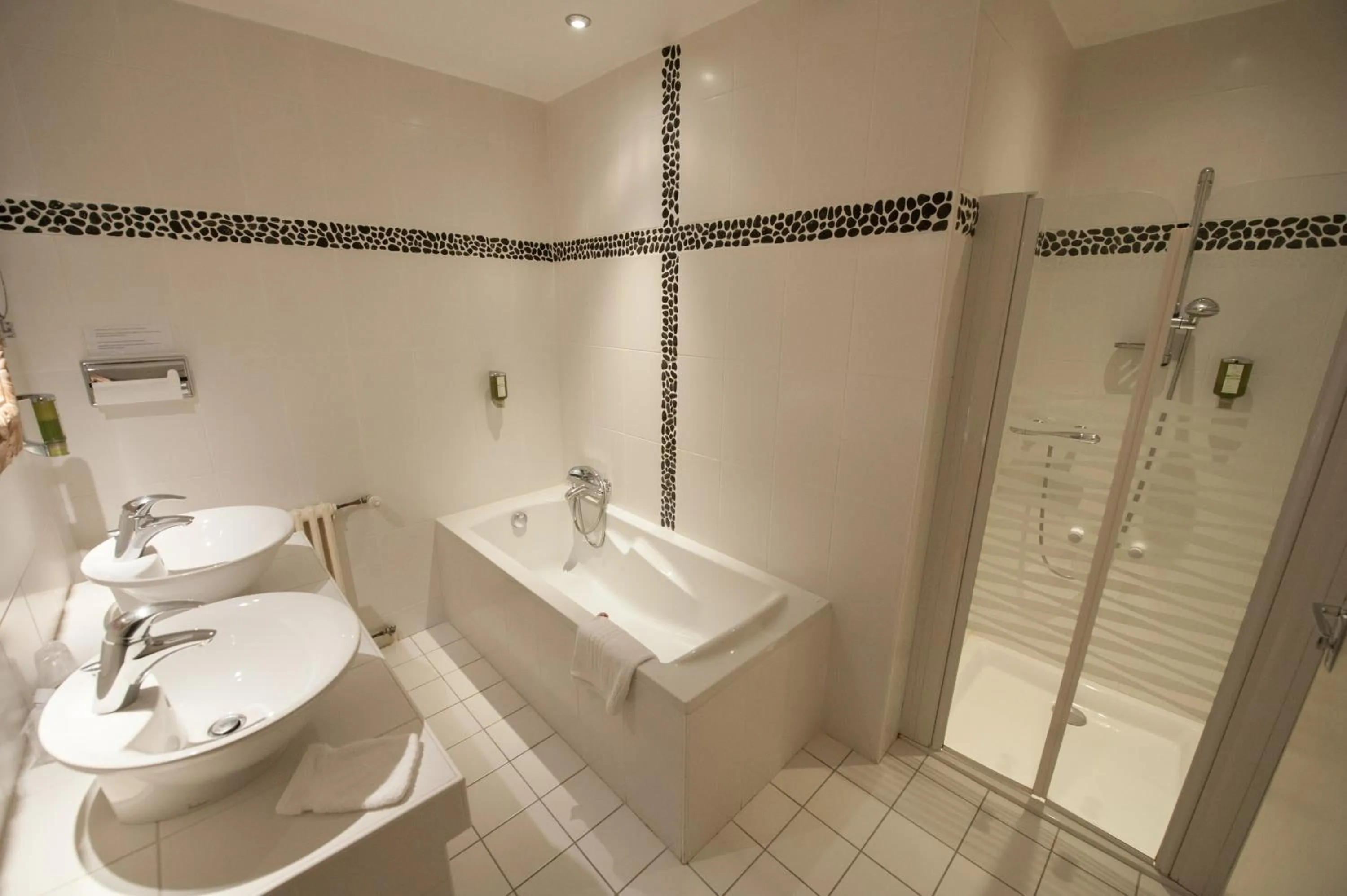 Shower in Hotel Restaurant Charbonnel