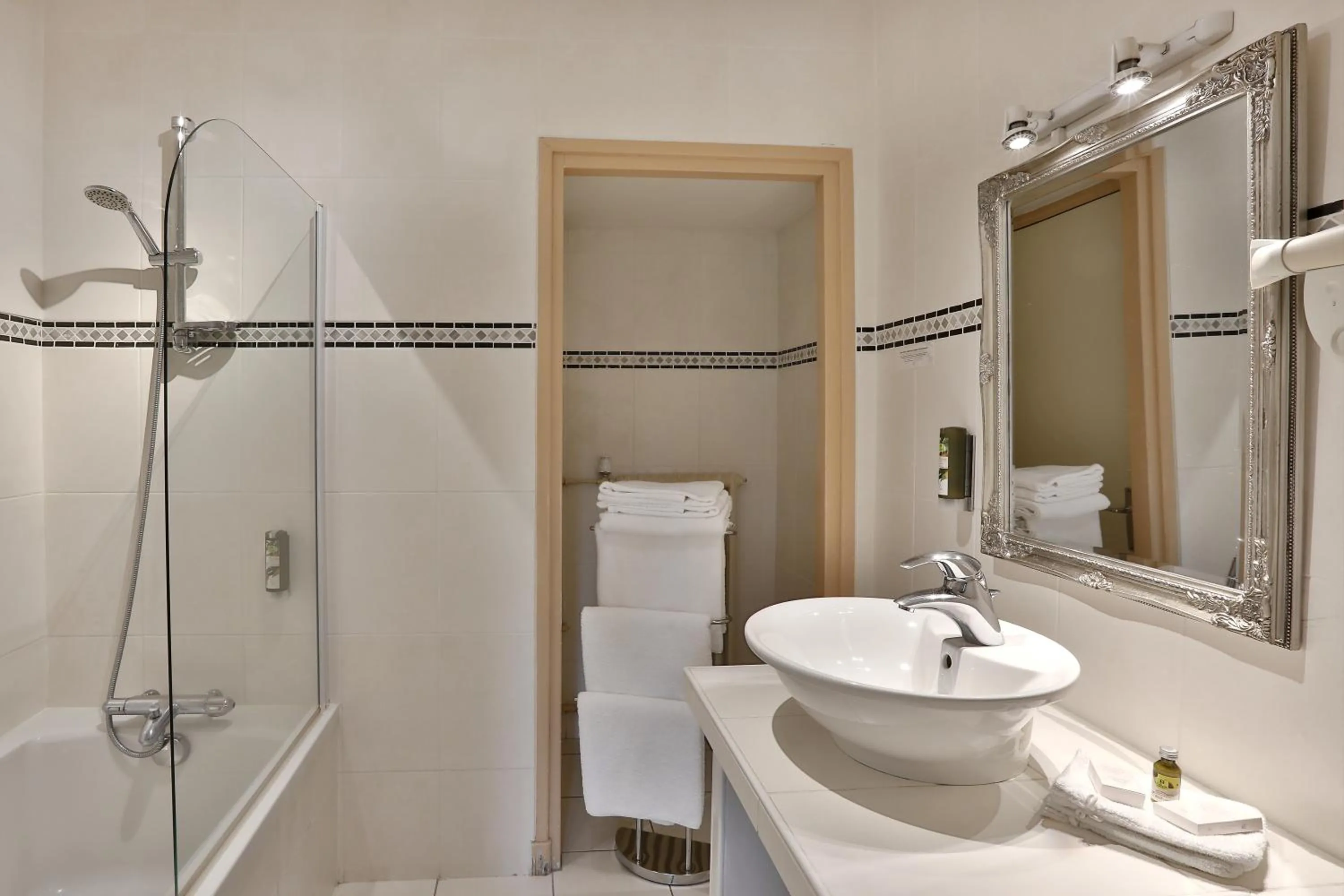 Bathroom in Hotel Restaurant Charbonnel