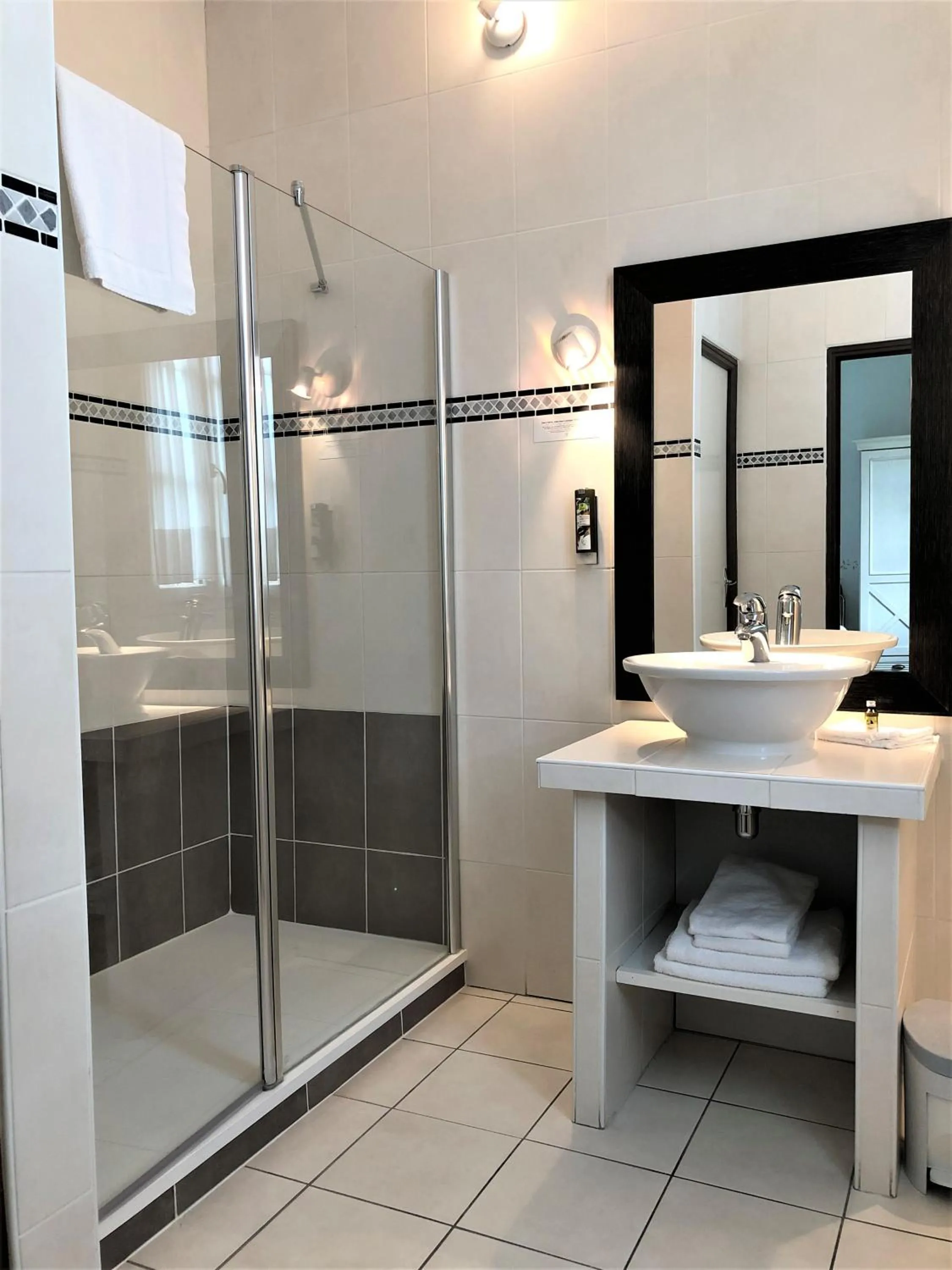 Bathroom in Hotel Restaurant Charbonnel