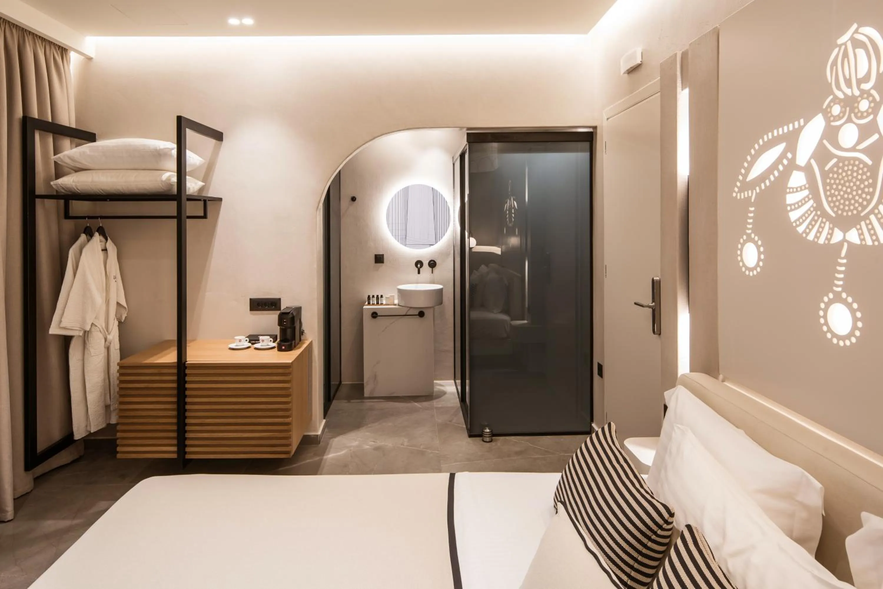 Bed in Lavris City Suites