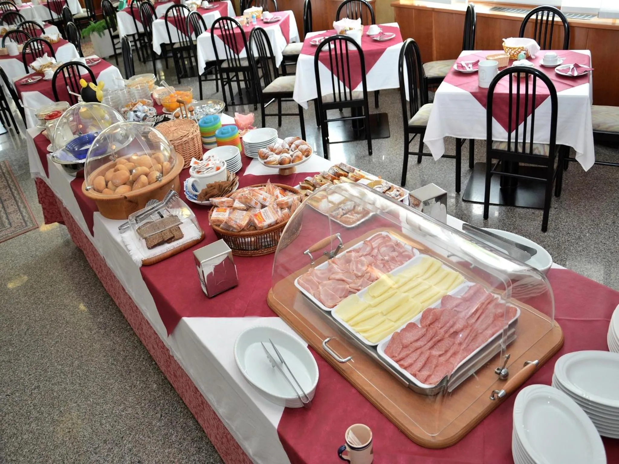 Restaurant/places to eat in Park Hotel Eden