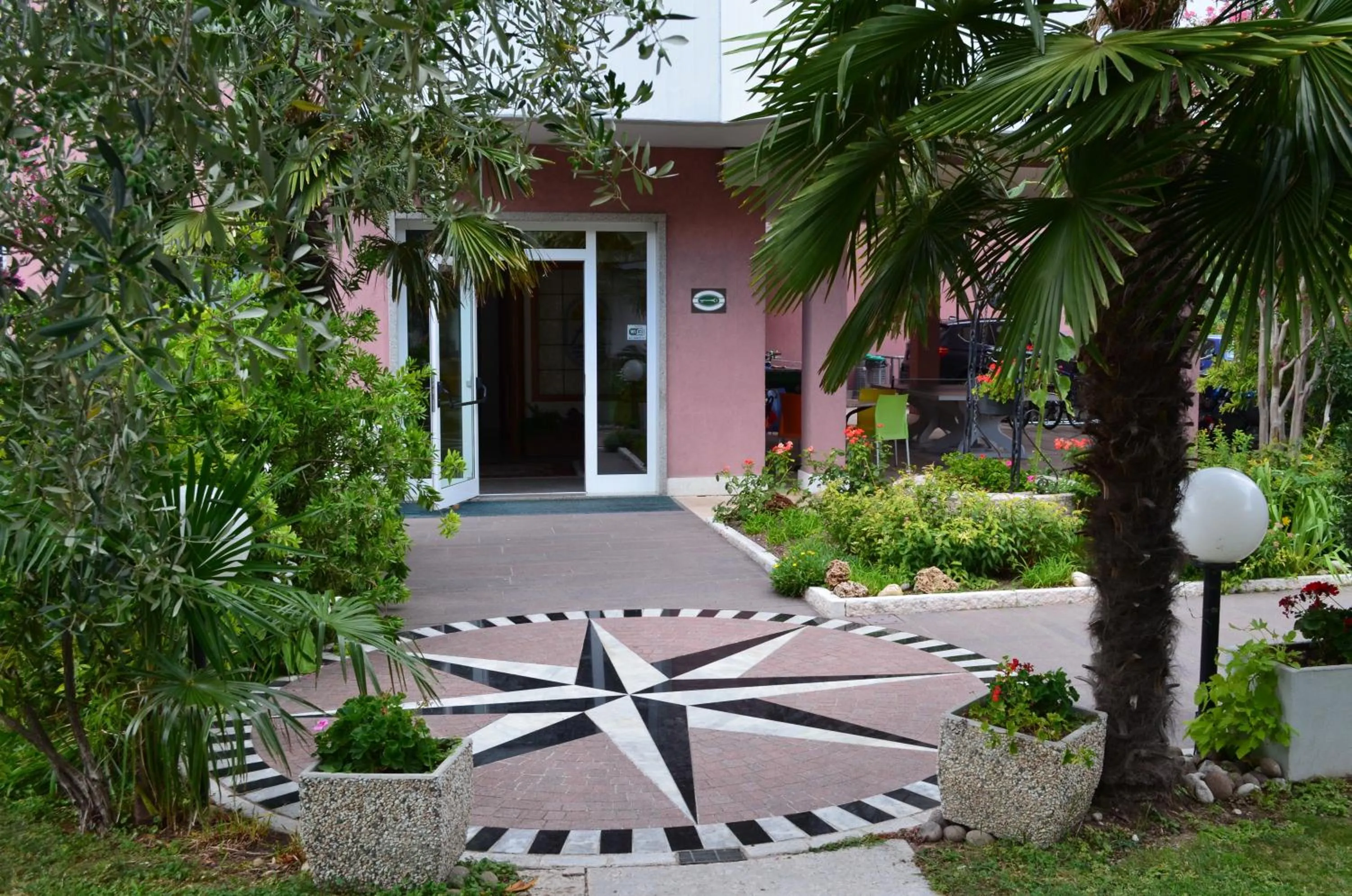 Facade/entrance in Park Hotel Eden