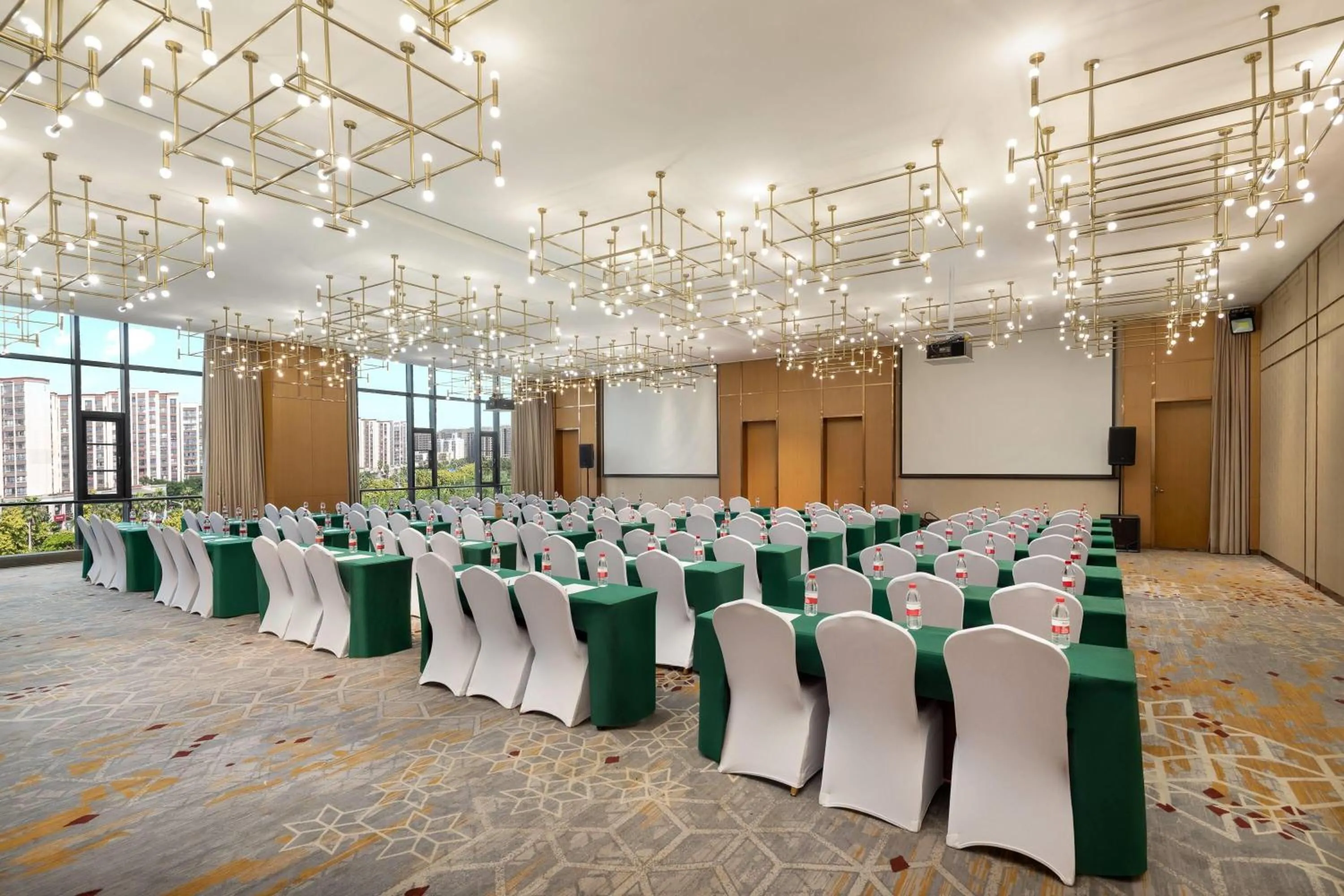 Meeting/conference room in Days Hotel by Wyndham Haikou Meilan Airport