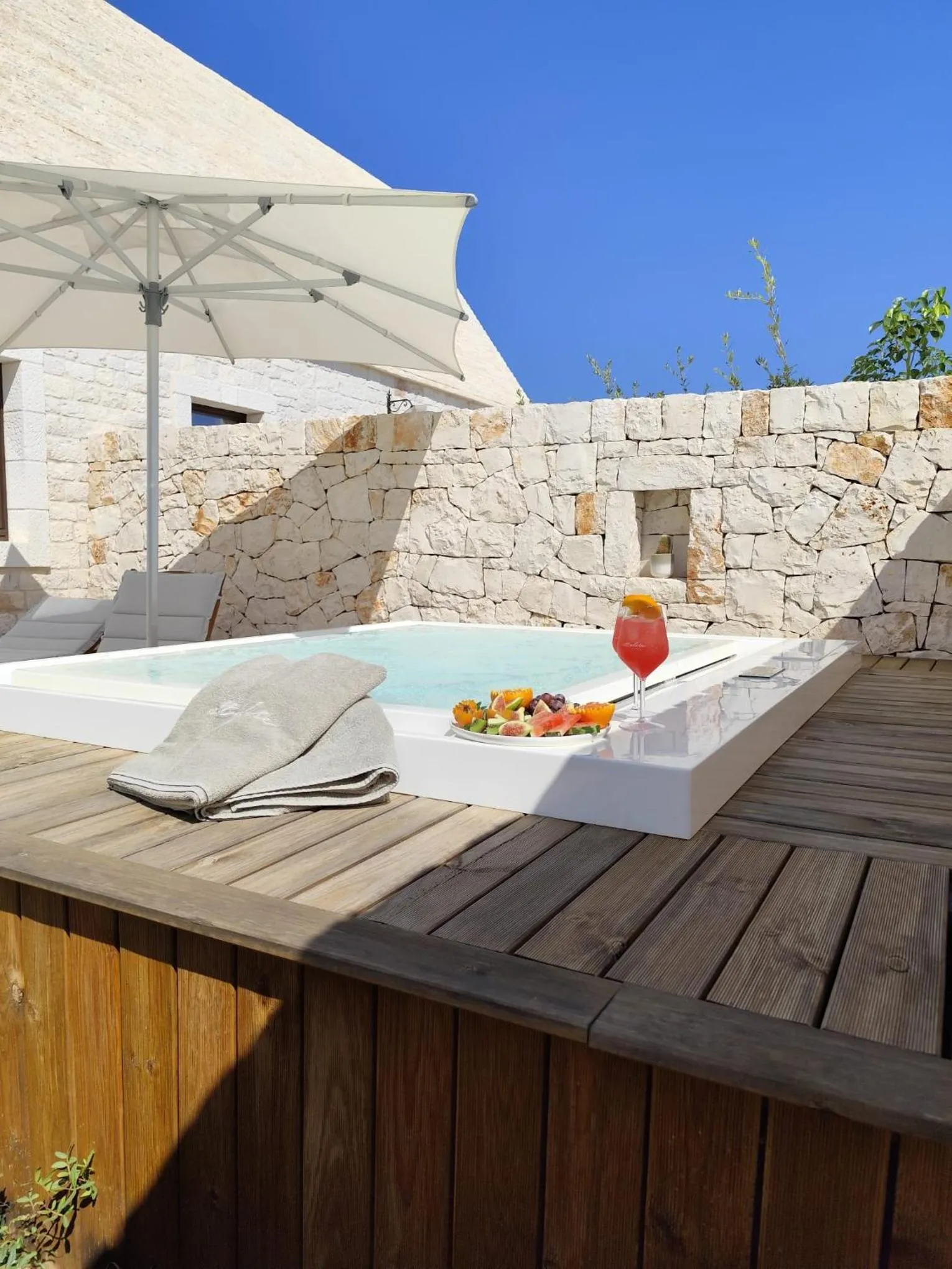 Swimming pool in Ottolire Resort