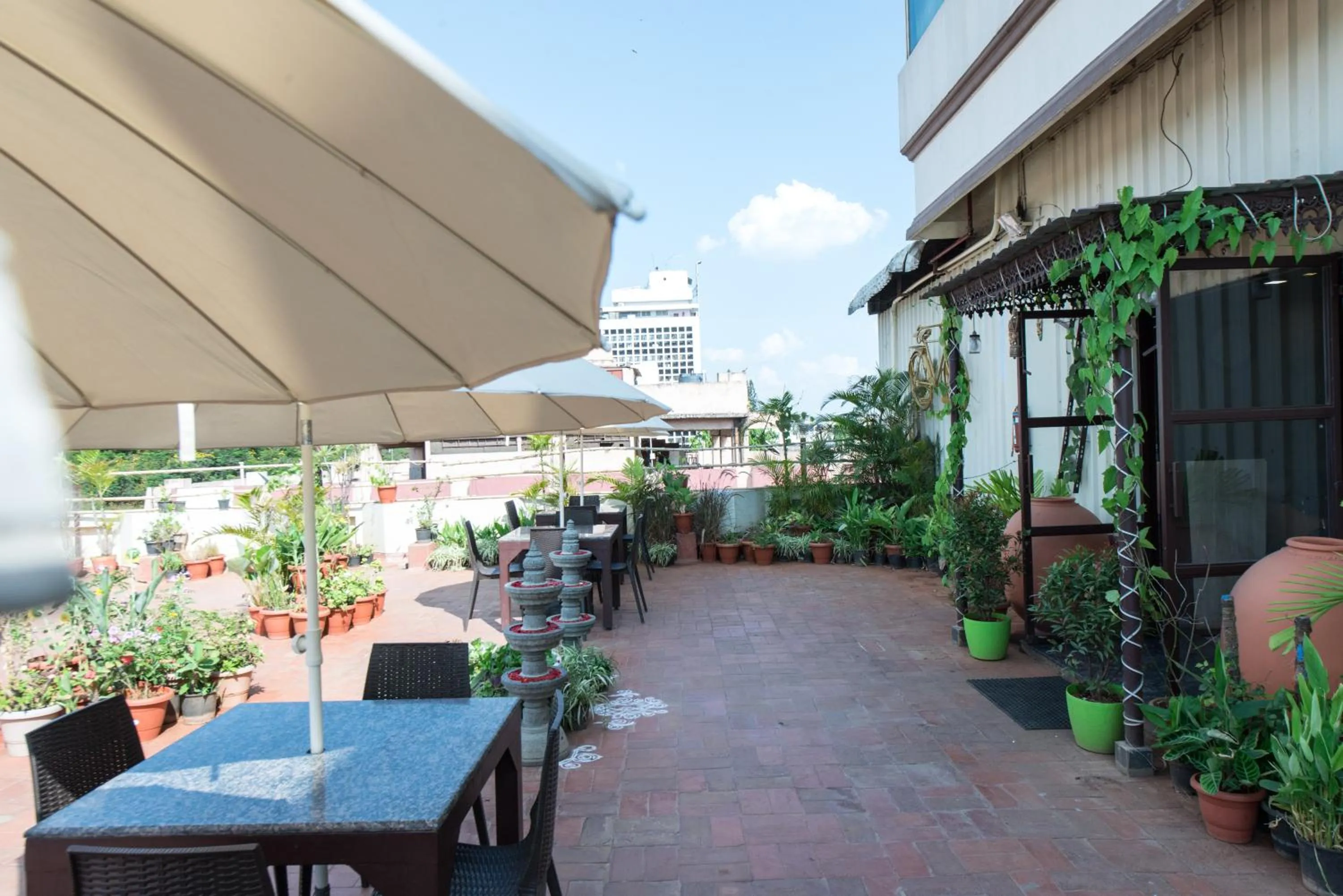 Restaurant/places to eat in Bangalore Gate Hotel & Conferences