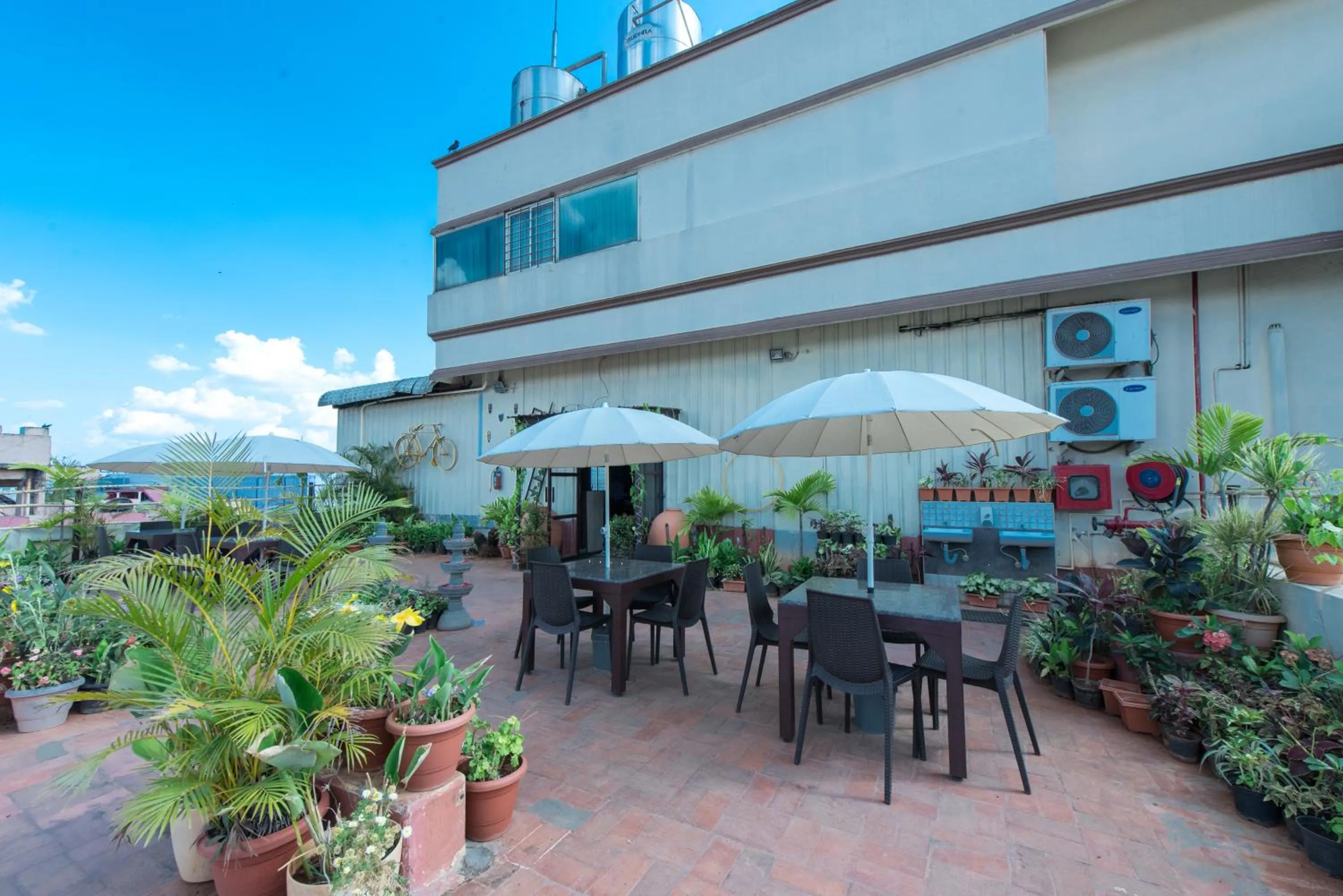 Restaurant/places to eat in Bangalore Gate Hotel & Conferences