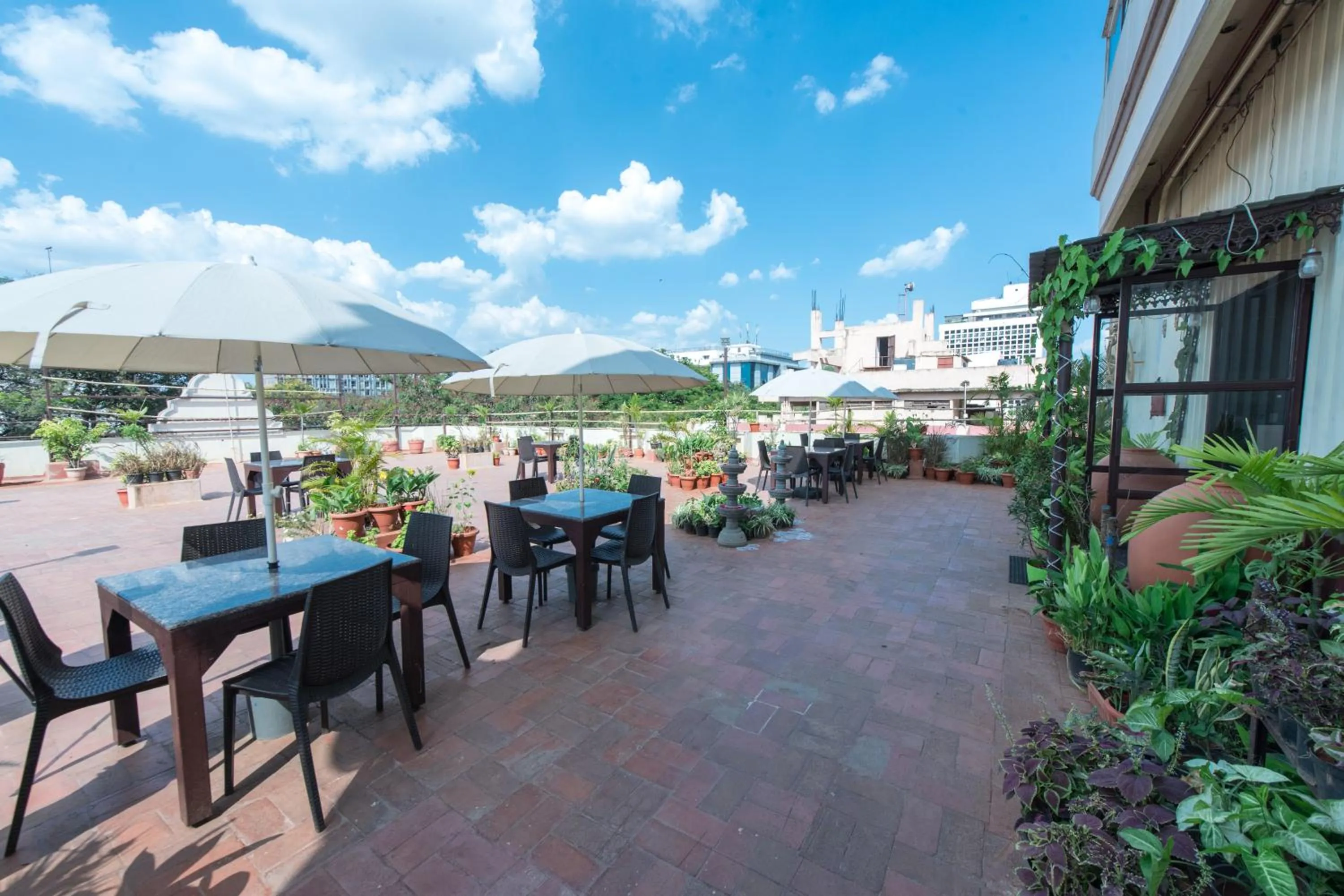 Restaurant/places to eat in Bangalore Gate Hotel & Conferences