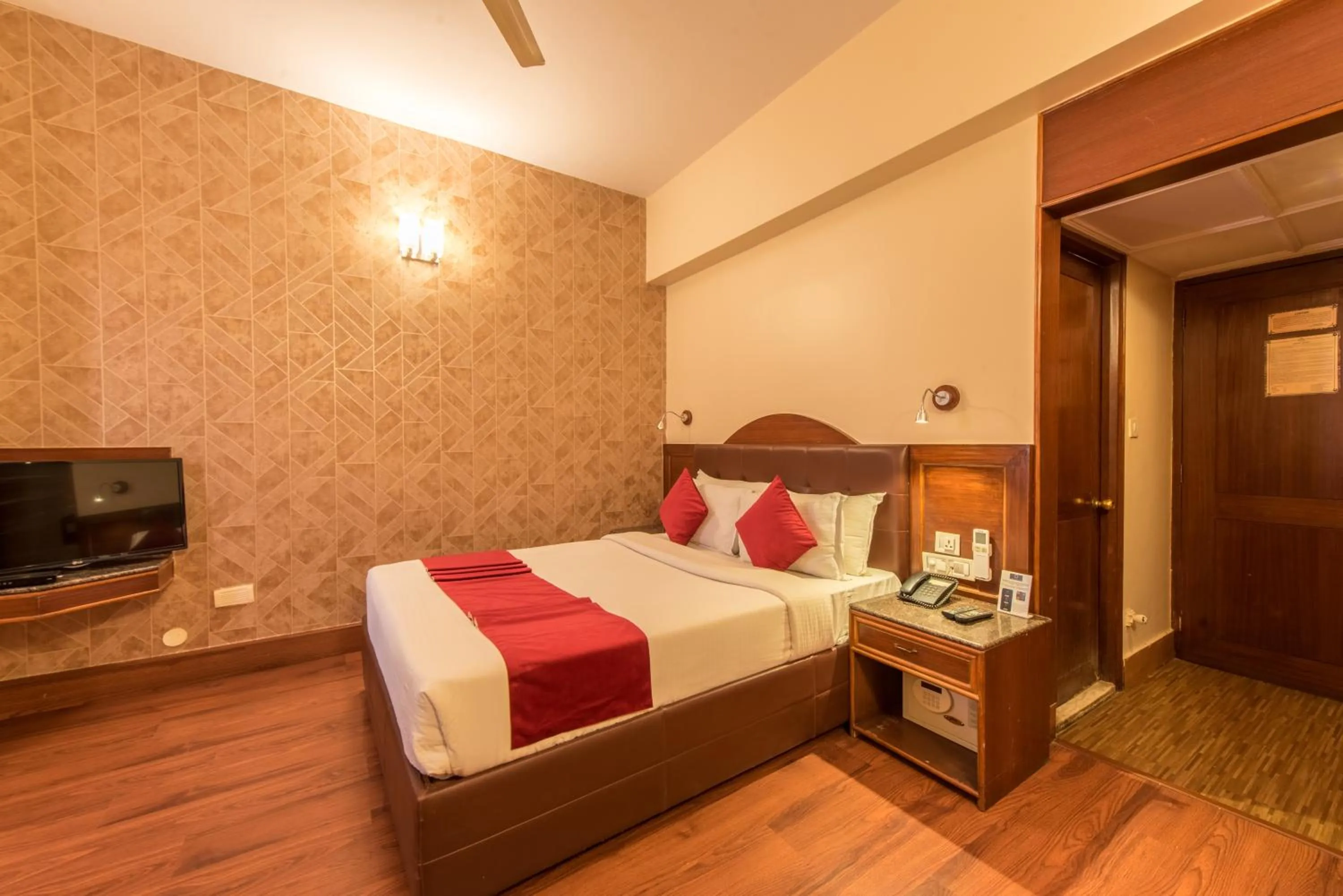 Bedroom, Bed in Bangalore Gate Hotel & Conferences