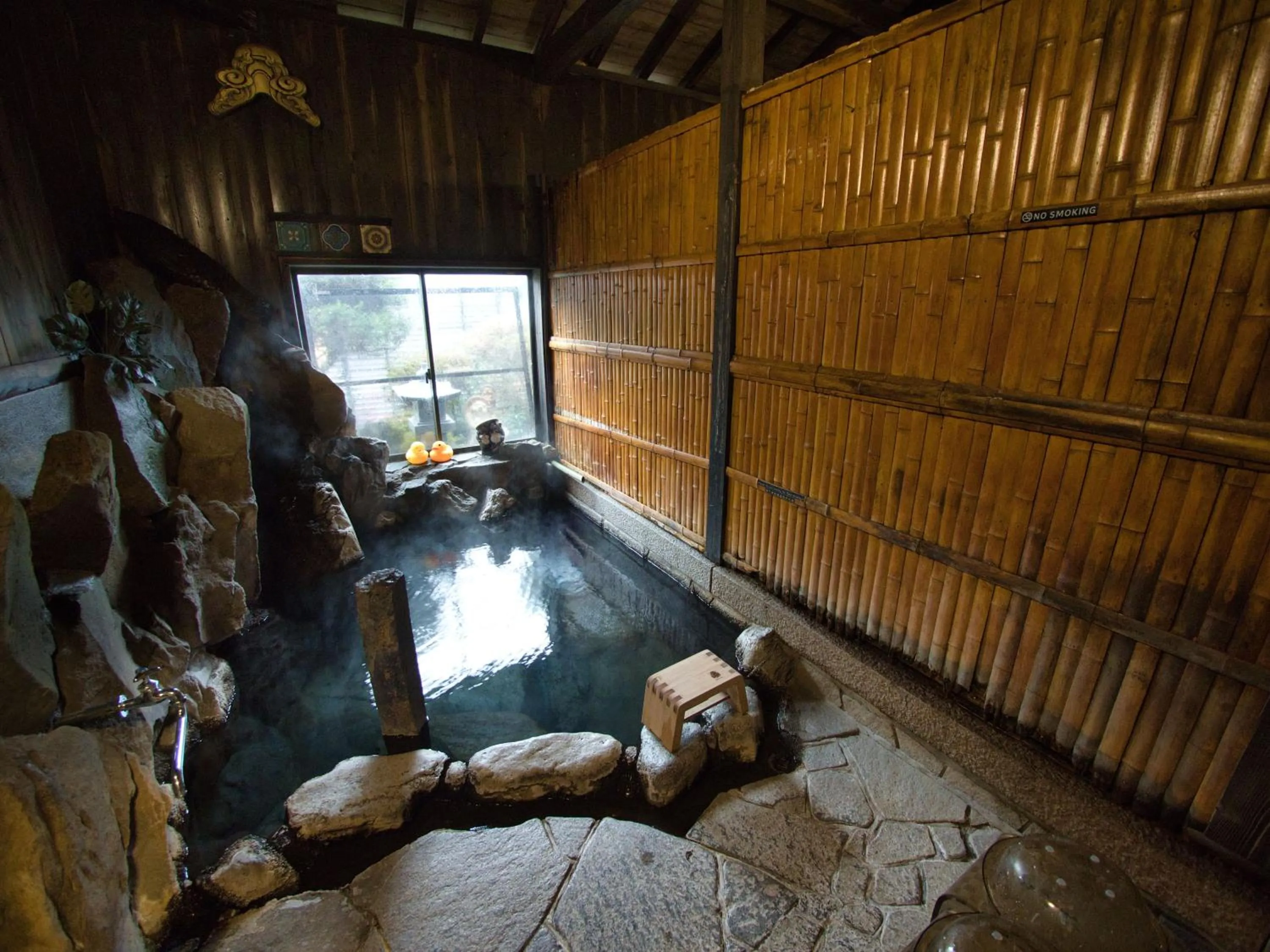 Hot Spring Bath in Yufuin Lamp no Yado